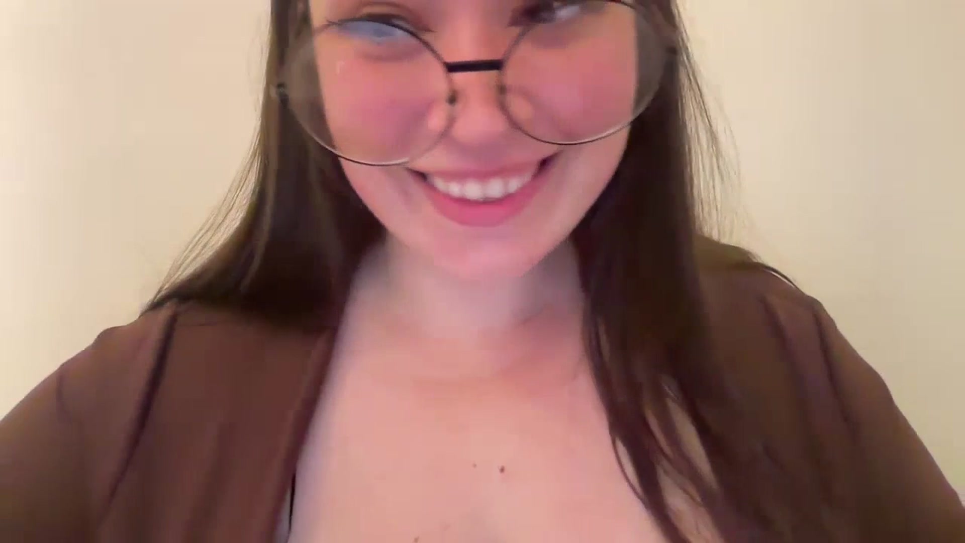 Gallery image thumbnail from Hasymura's myfreecams stream on, 07/11/2023, 23:25 image 7 of 20