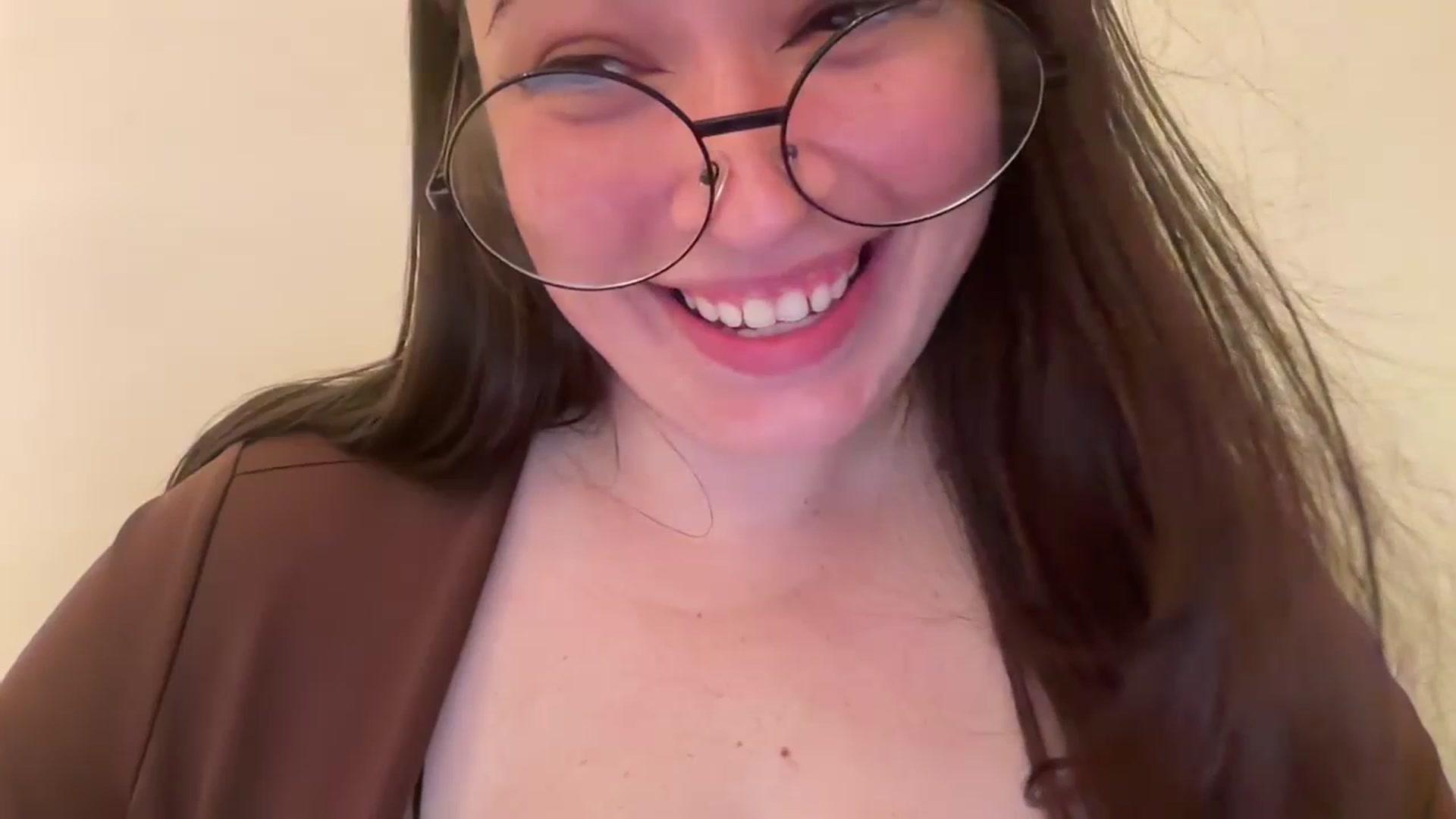 Gallery image thumbnail from Hasymura's myfreecams stream on, 07/12/2023, 01:08 image 2 of 20