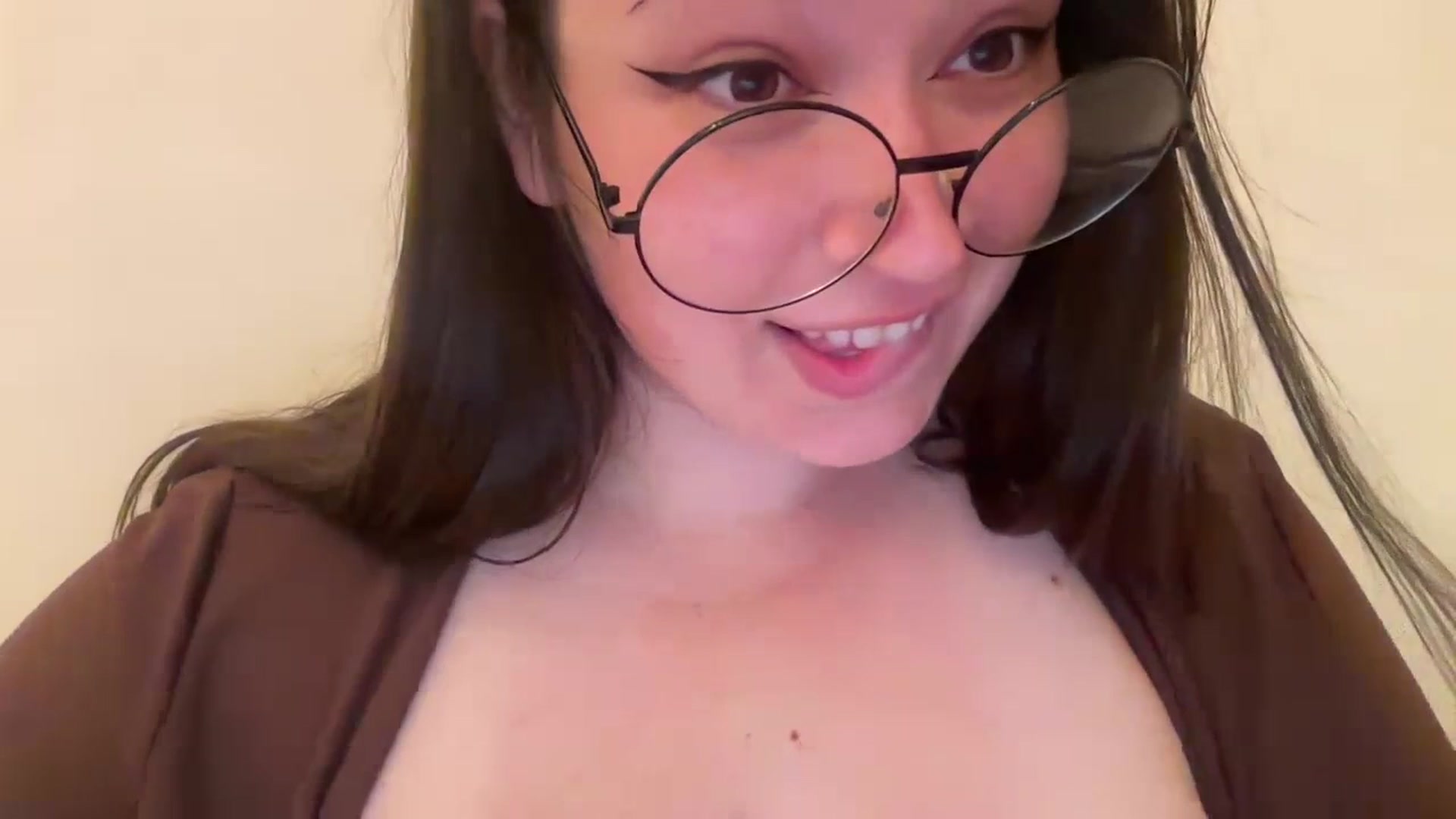 Gallery image thumbnail from Hasymura's myfreecams stream on, 07/12/2023, 01:08 image 17 of 20