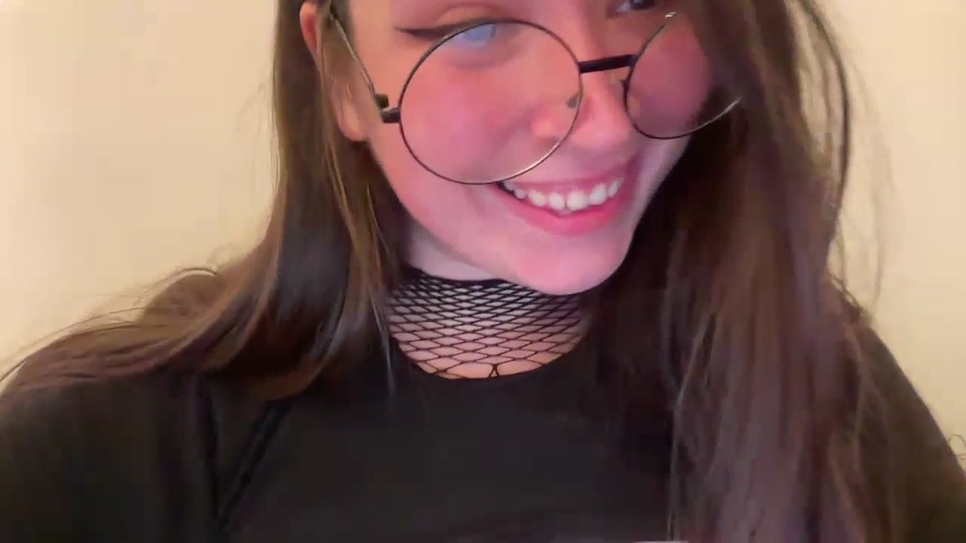 Gallery image thumbnail from Hasymura's myfreecams stream on, 07/16/2023, 24:05 image 4 of 20