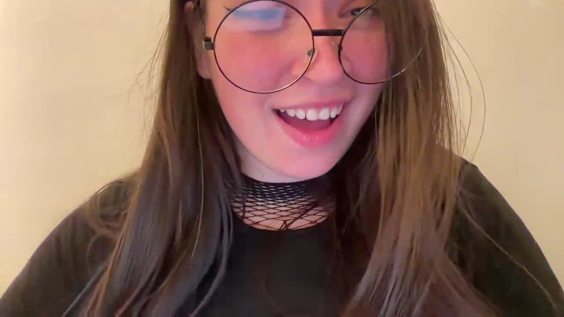 Gallery image thumbnail from Hasymura's myfreecams stream on, 07/16/2023, 24:05 image 15 of 20