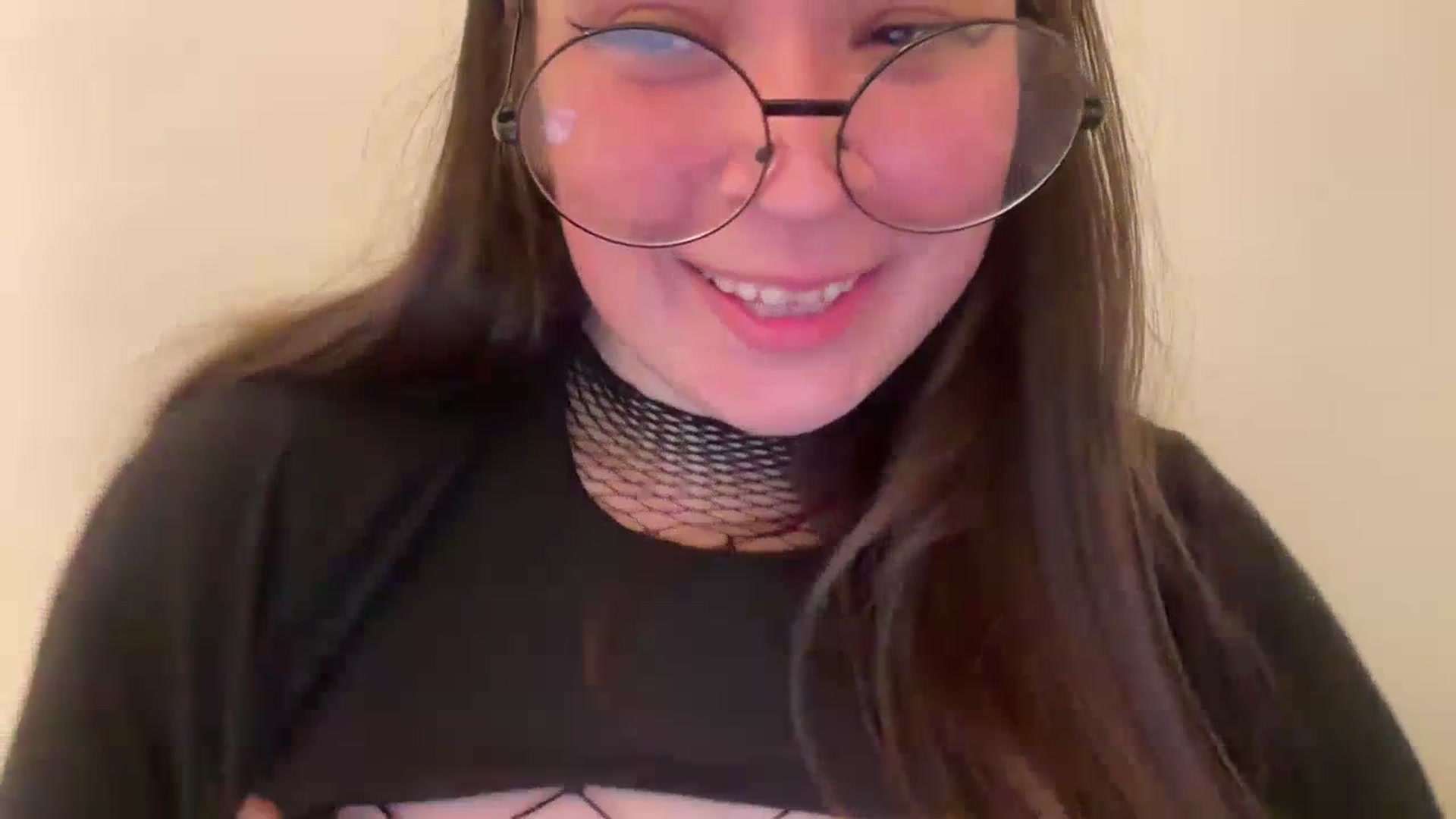 Gallery image thumbnail from Hasymura's myfreecams stream on, 07/16/2023, 24:05 image 17 of 20