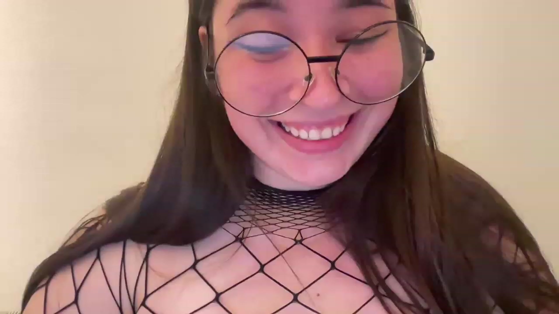 Gallery image thumbnail from Hasymura's myfreecams stream on, 07/18/2023, 24:09 image 8 of 20
