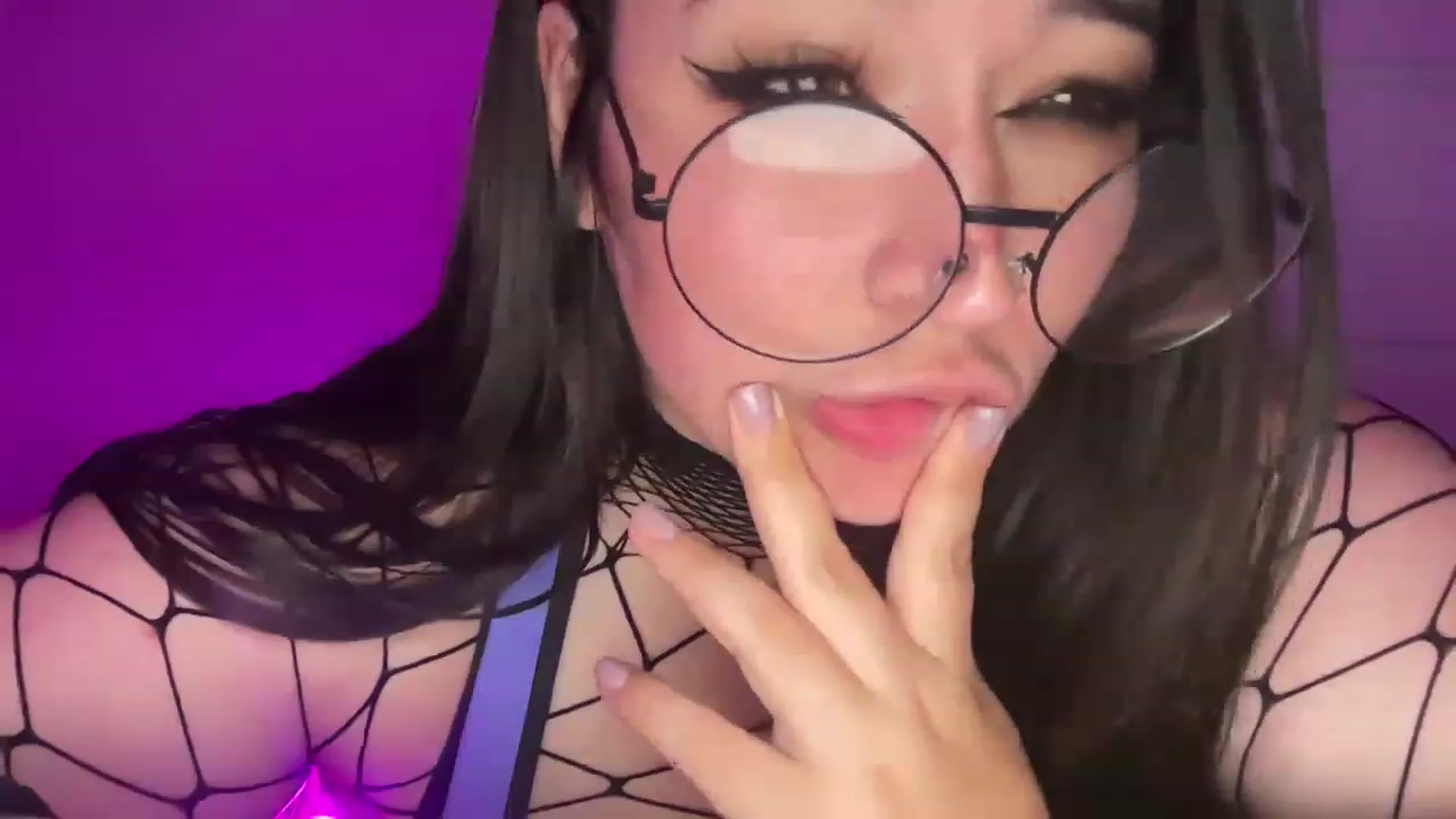 Gallery image thumbnail from Hasymura's myfreecams stream on, 08/08/2023, 24:12 image 11 of 20