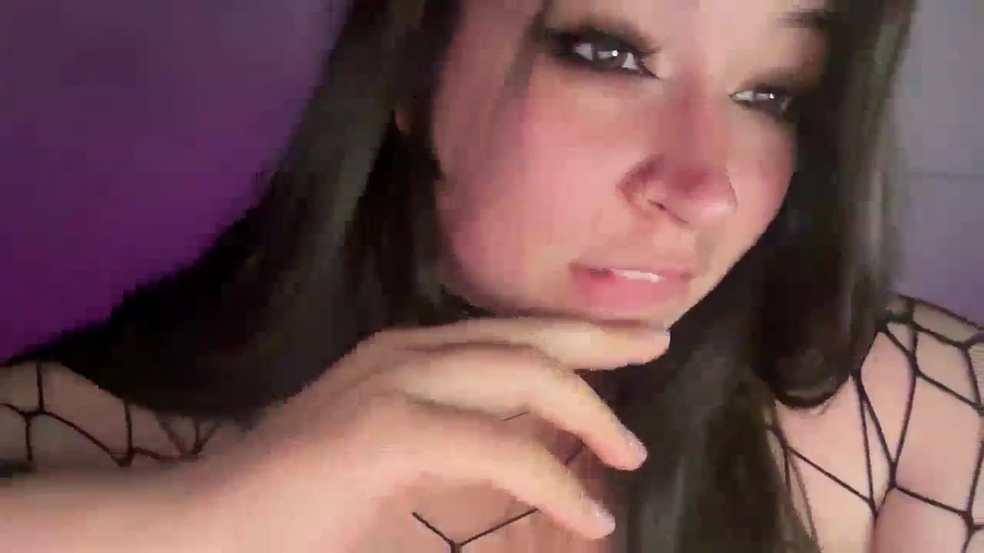 Gallery image thumbnail from Hasymura's myfreecams stream on, 08/08/2023, 21:29 image 11 of 20
