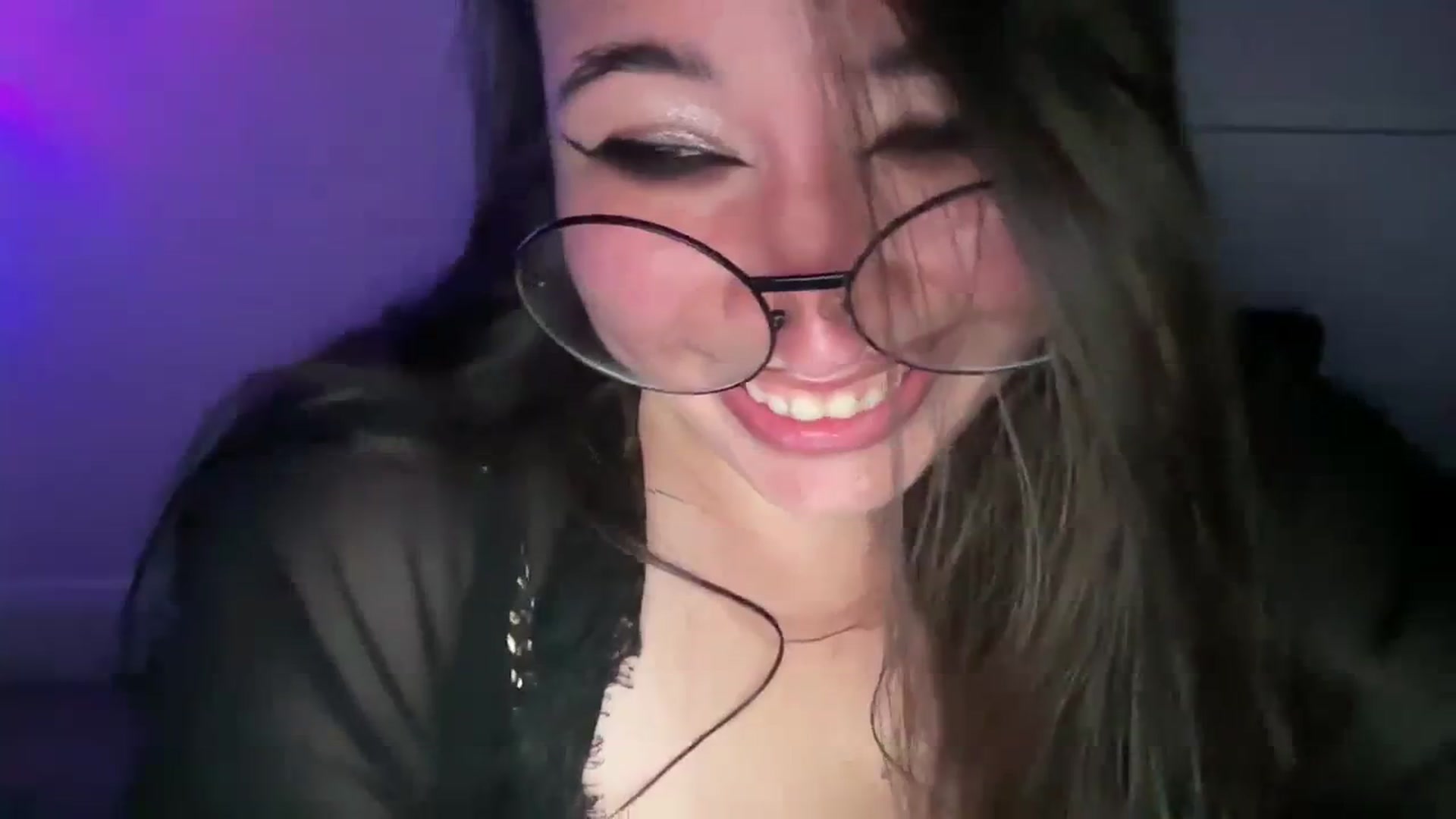 Gallery image thumbnail from Hasymura's myfreecams stream on, 09/17/2023, 22:27 image 16 of 20