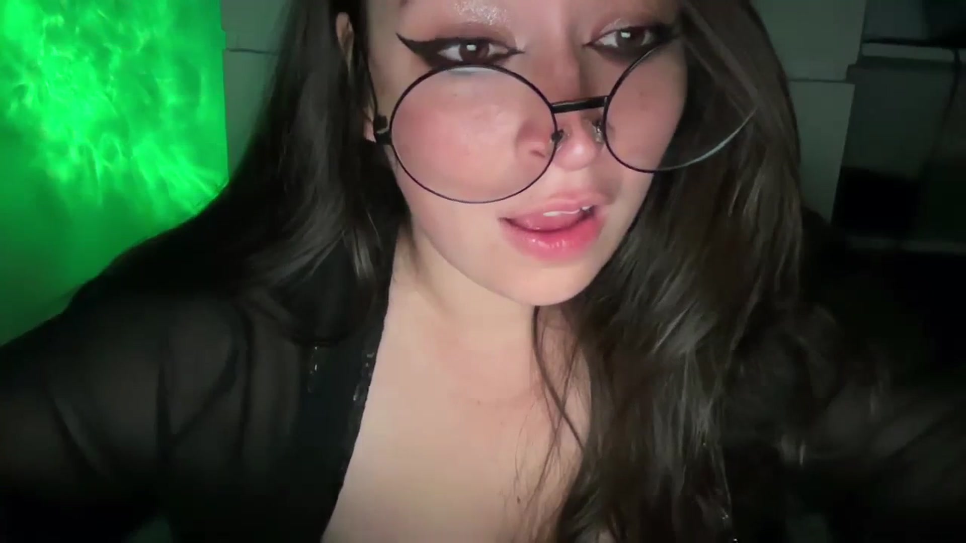 Gallery image thumbnail from Hasymura's myfreecams stream on, 09/18/2023, 02:49 image 3 of 20