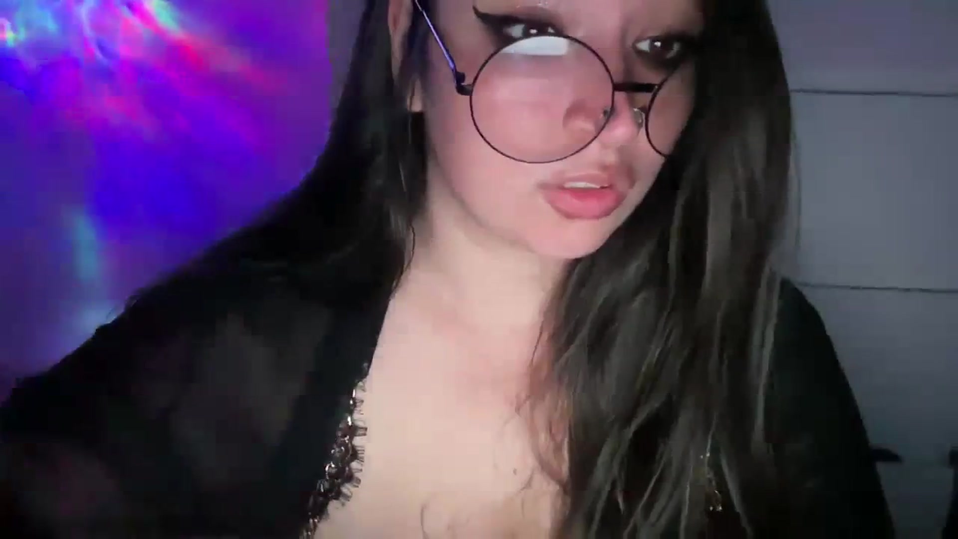 Gallery image thumbnail from Hasymura's myfreecams stream on, 09/18/2023, 21:19 image 18 of 20