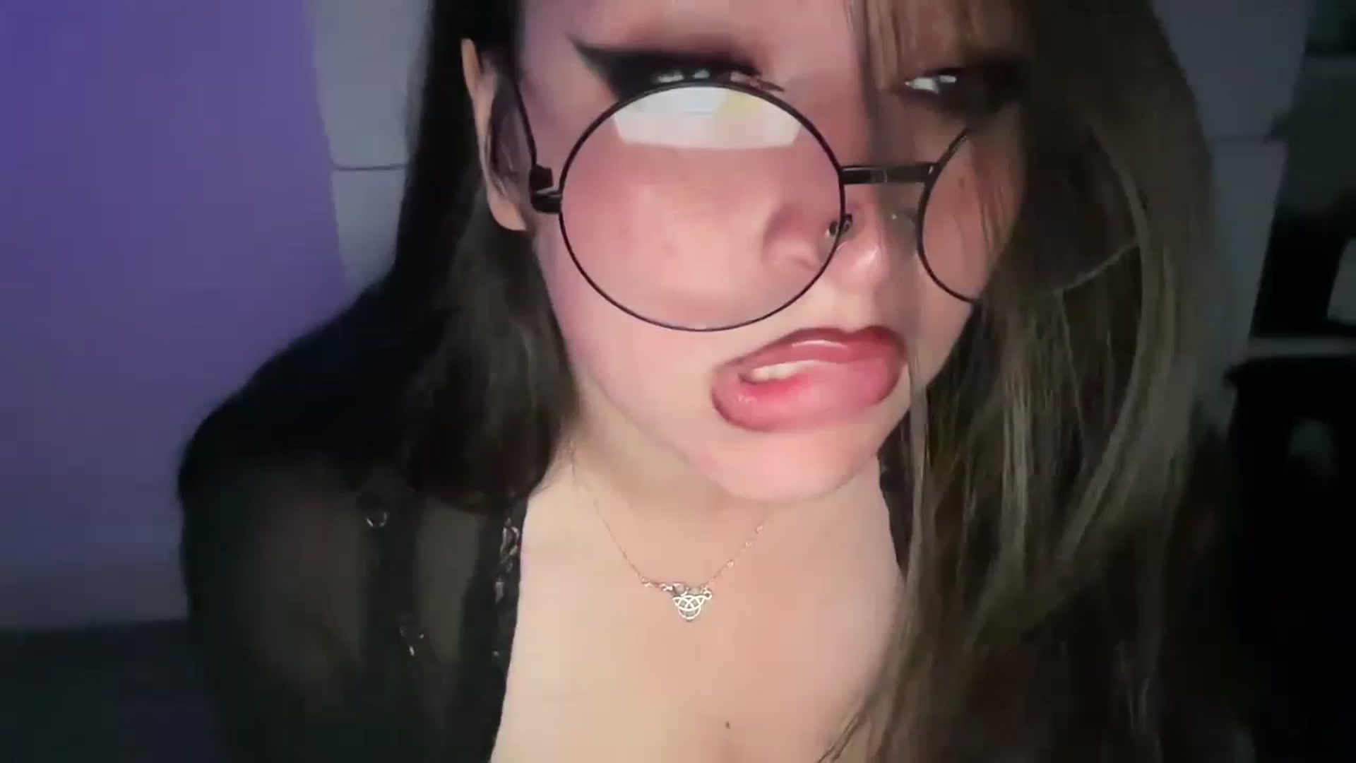 Gallery image thumbnail from Hasymura's myfreecams stream on, 10/01/2023, 22:16 image 17 of 20