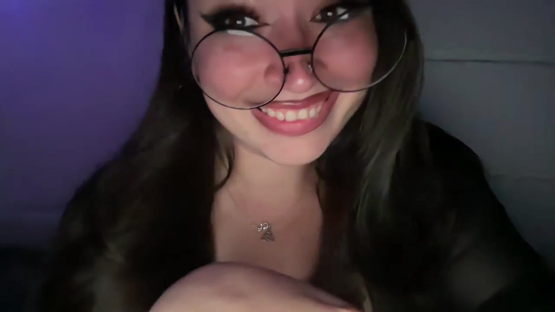 Gallery image thumbnail from Hasymura's myfreecams stream on, 10/01/2023, 22:16 image 11 of 20