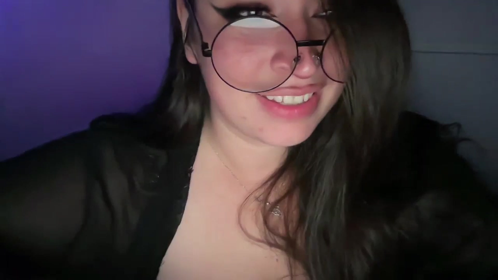 Gallery image thumbnail from Hasymura's myfreecams stream on, 10/01/2023, 23:06 image 5 of 20