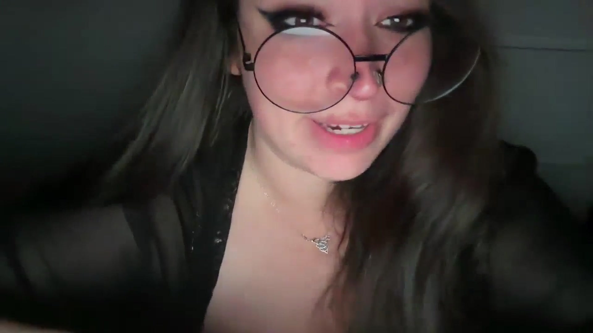 Gallery image thumbnail from Hasymura's myfreecams stream on, 10/01/2023, 23:06 image 16 of 20