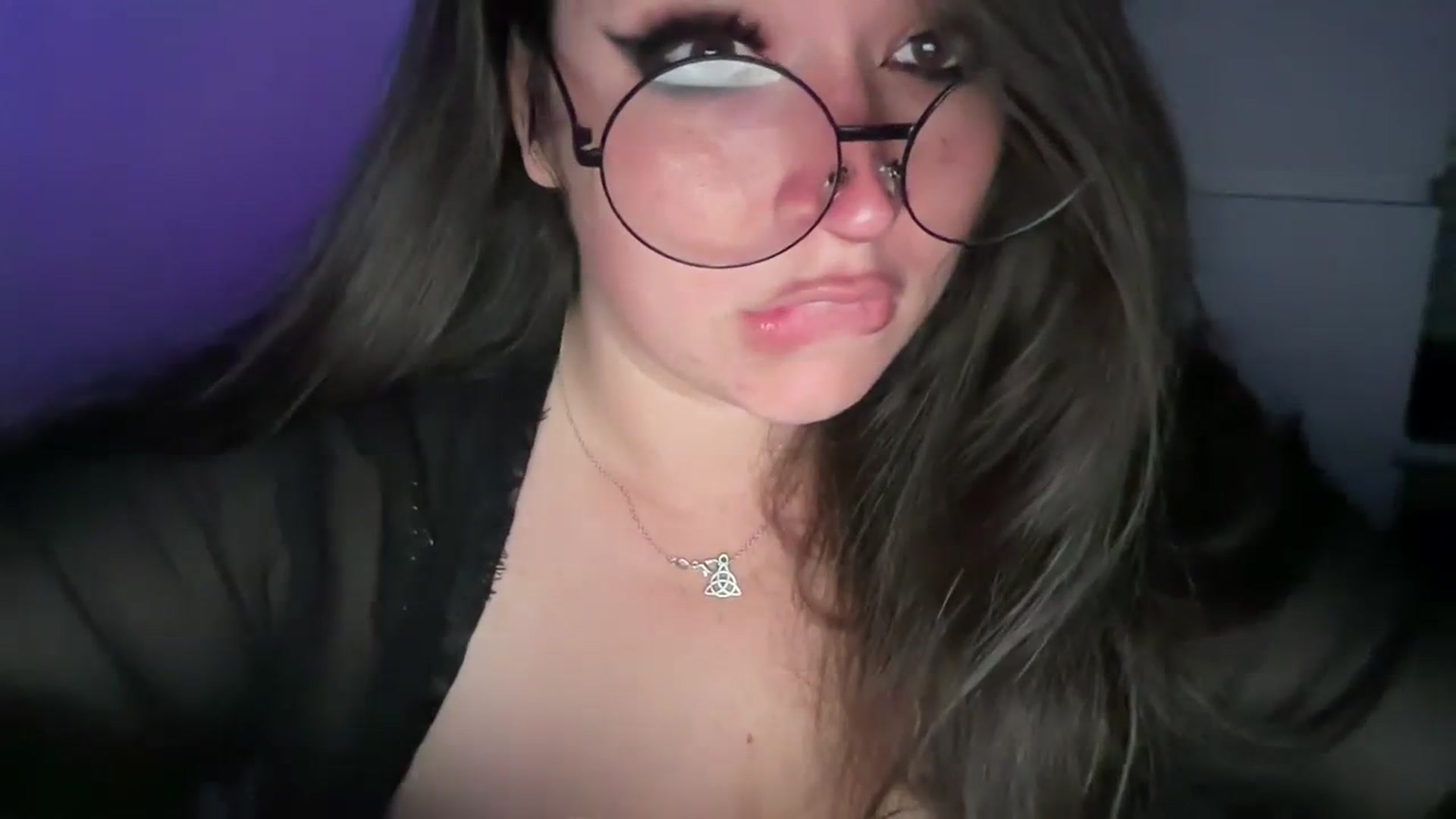 Gallery image thumbnail from Hasymura's myfreecams stream on, 10/01/2023, 23:06 image 9 of 20