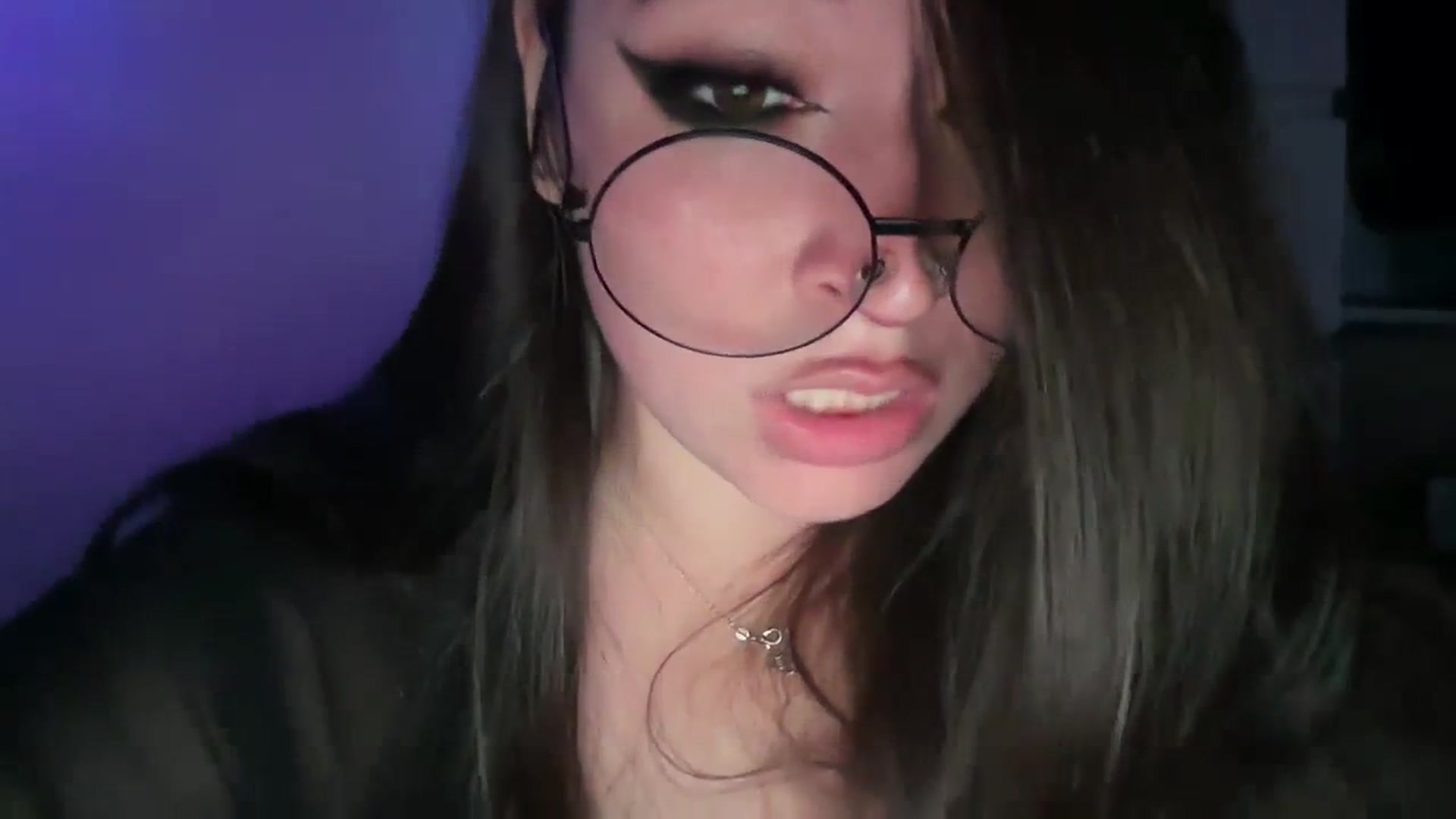 Gallery image thumbnail from Hasymura's myfreecams stream on, 10/01/2023, 23:06 image 6 of 20