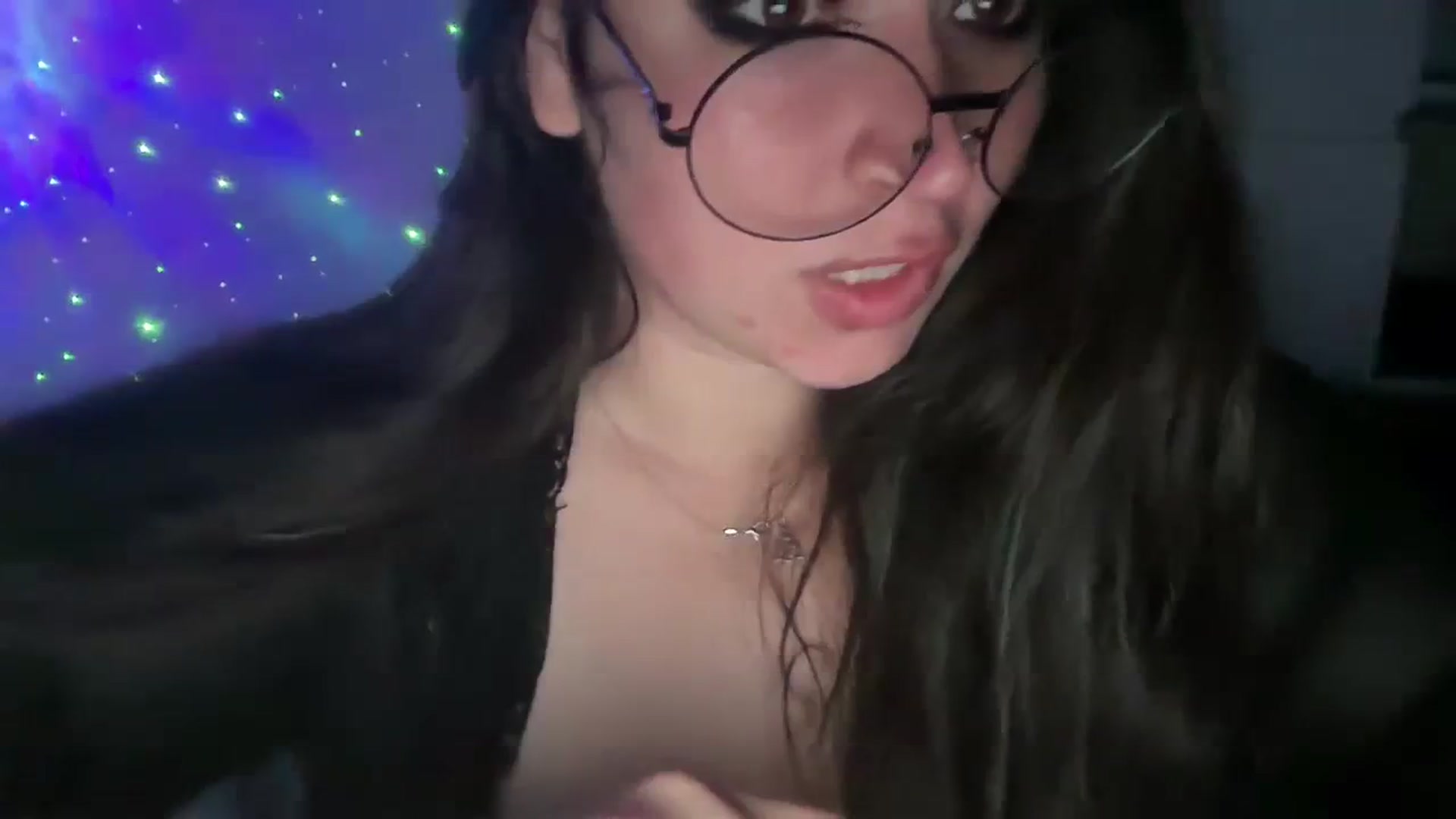 Gallery image thumbnail from Hasymura's myfreecams stream on, 10/02/2023, 24:55 image 4 of 20