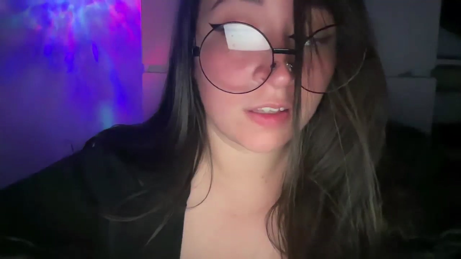 Gallery image thumbnail from Hasymura's myfreecams stream on, 10/17/2023, 22:30 image 6 of 20