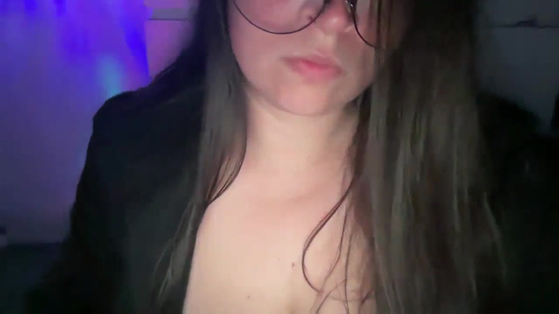 Gallery image thumbnail from Hasymura's myfreecams stream on, 10/17/2023, 22:30 image 7 of 20