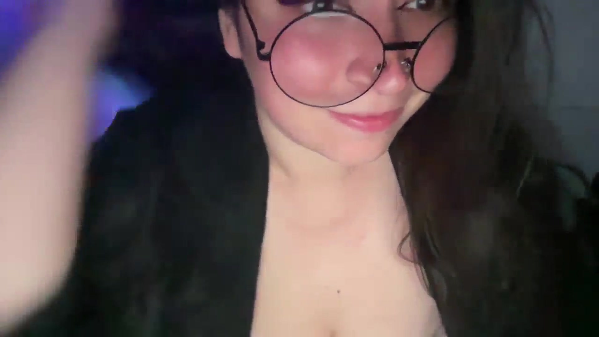 Gallery image thumbnail from Hasymura's myfreecams stream on, 10/17/2023, 22:30 image 5 of 20