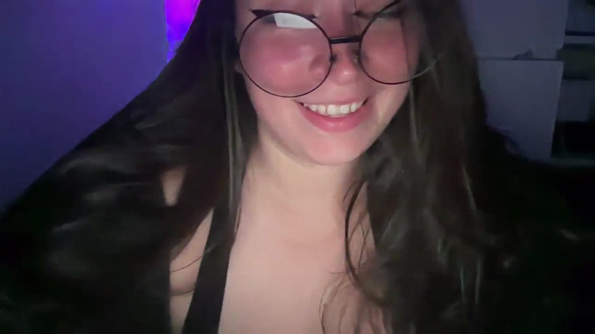 Gallery image thumbnail from Hasymura's myfreecams stream on, 10/17/2023, 22:30 image 9 of 20