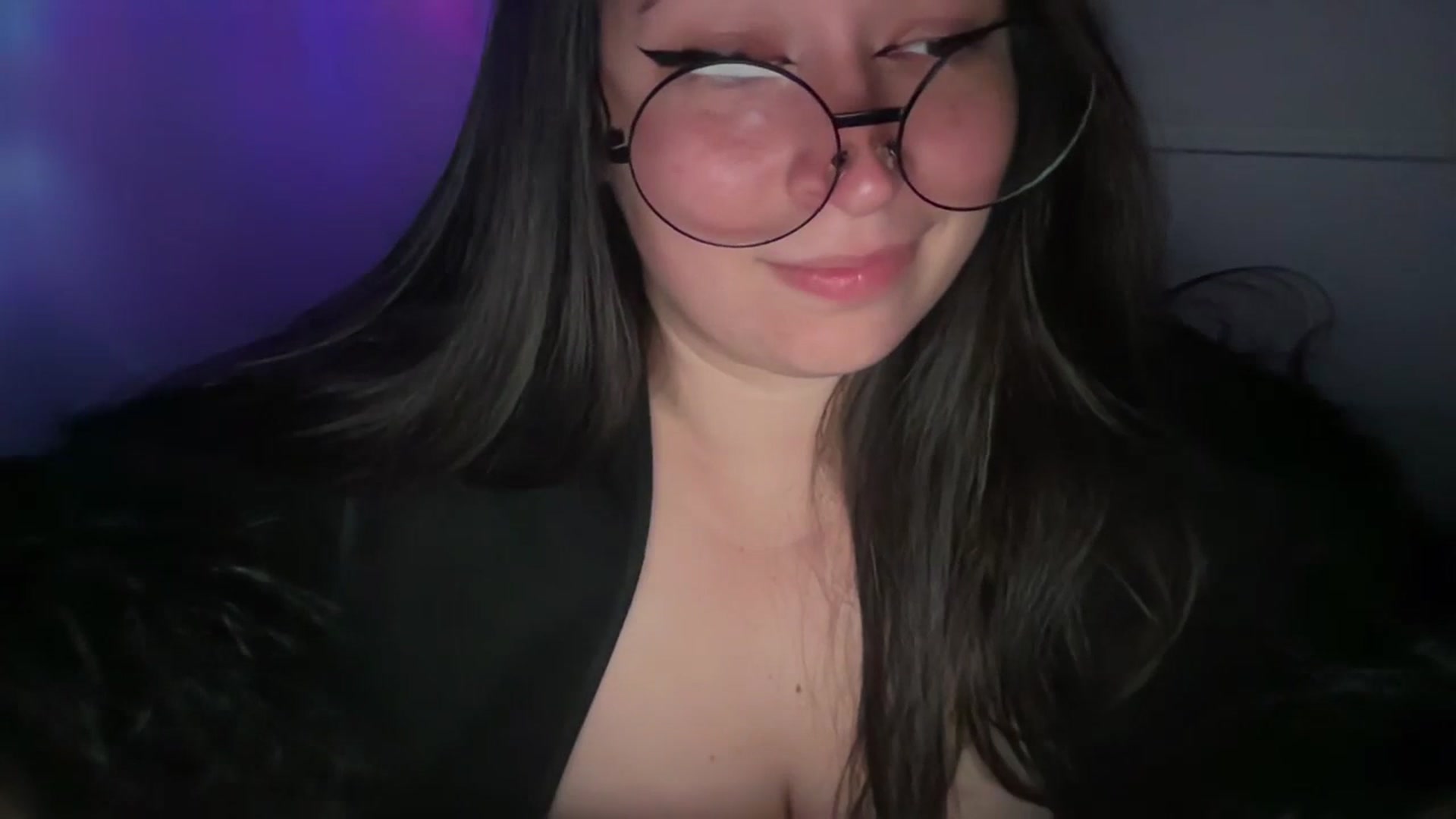 Gallery image thumbnail from Hasymura's myfreecams stream on, 10/17/2023, 23:27 image 7 of 20