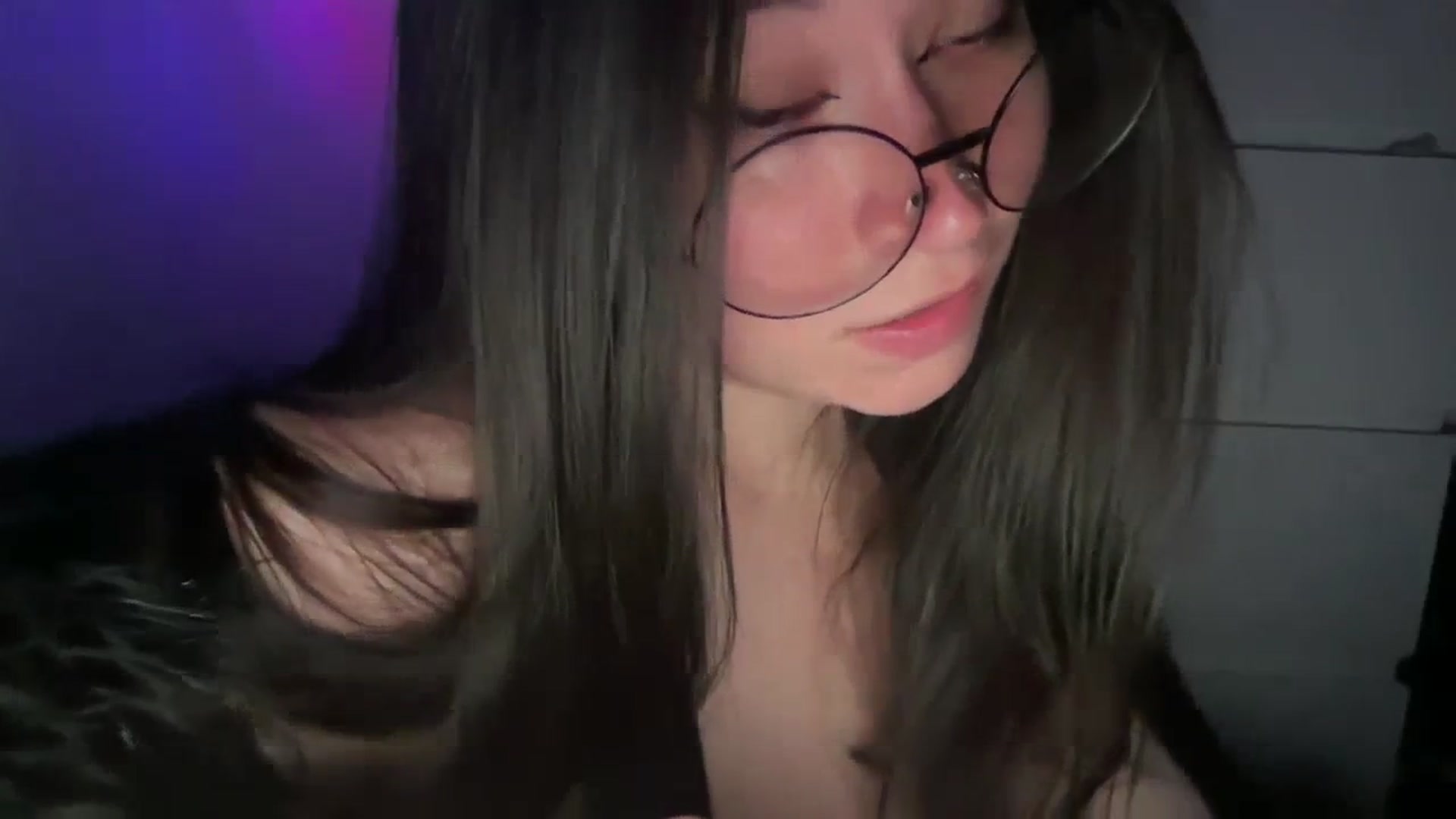 Gallery image thumbnail from Hasymura's myfreecams stream on, 10/17/2023, 23:27 image 5 of 20