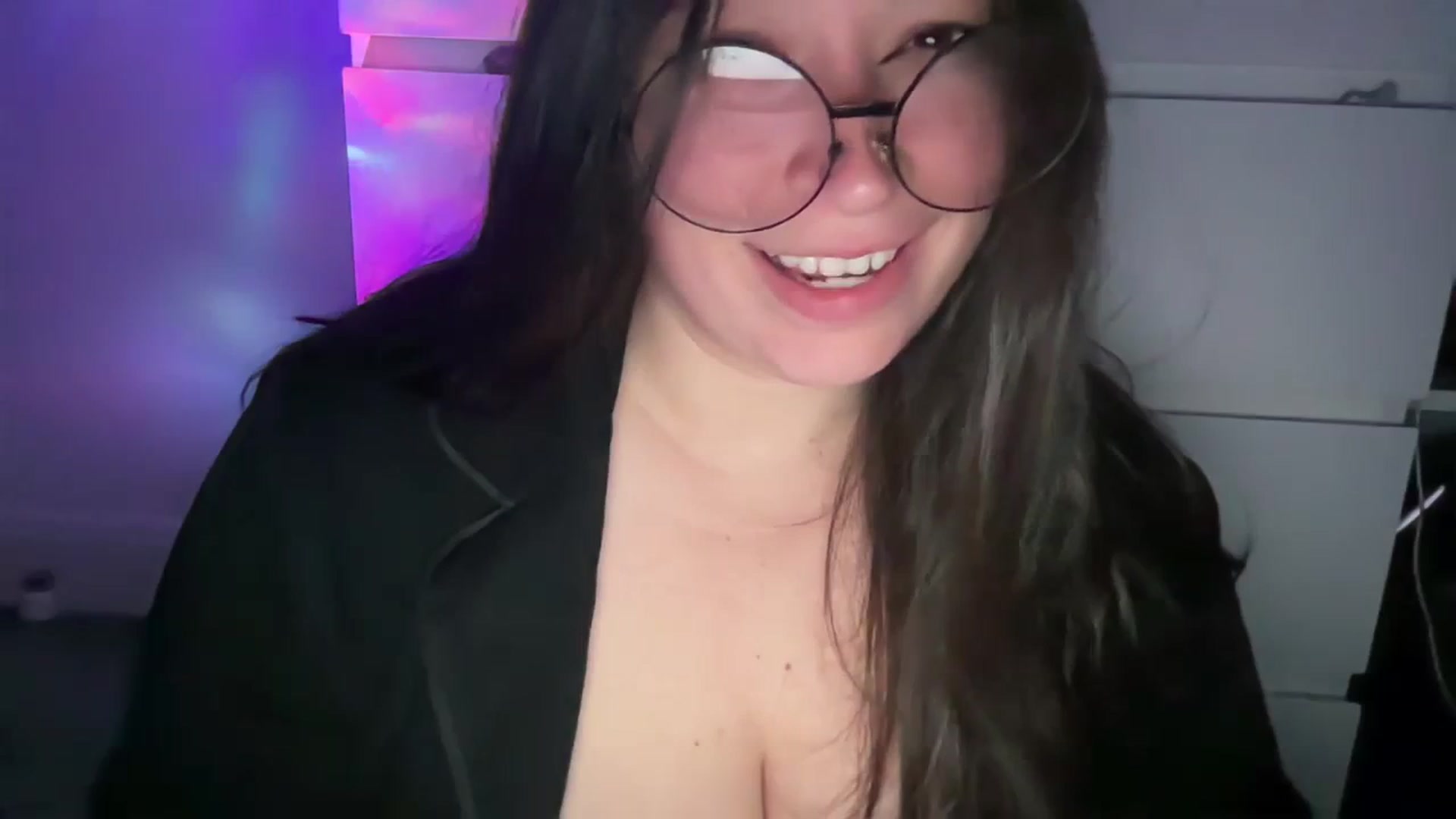 Gallery image thumbnail from Hasymura's myfreecams stream on, 10/22/2023, 02:30 image 15 of 20