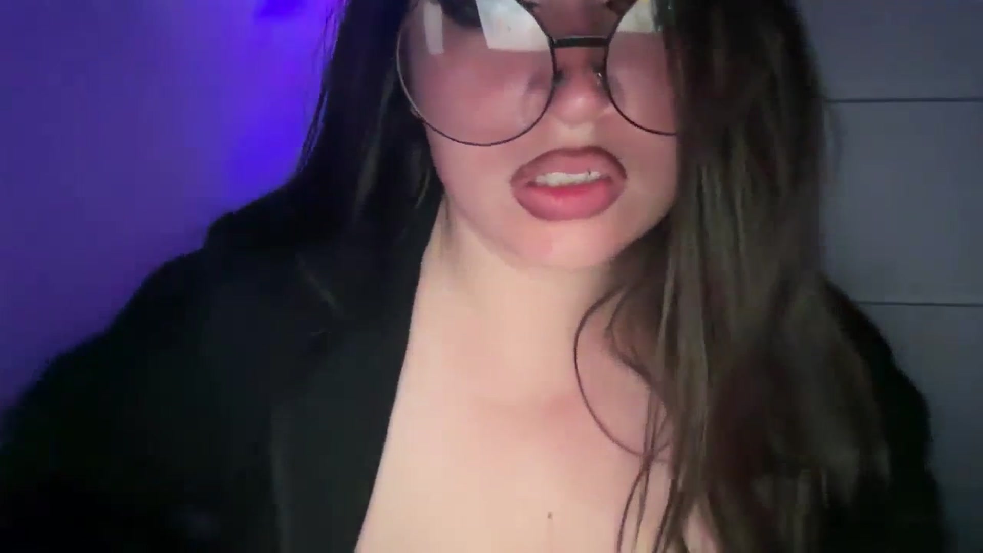 Gallery image thumbnail from Hasymura's myfreecams stream on, 10/23/2023, 01:12 image 15 of 20