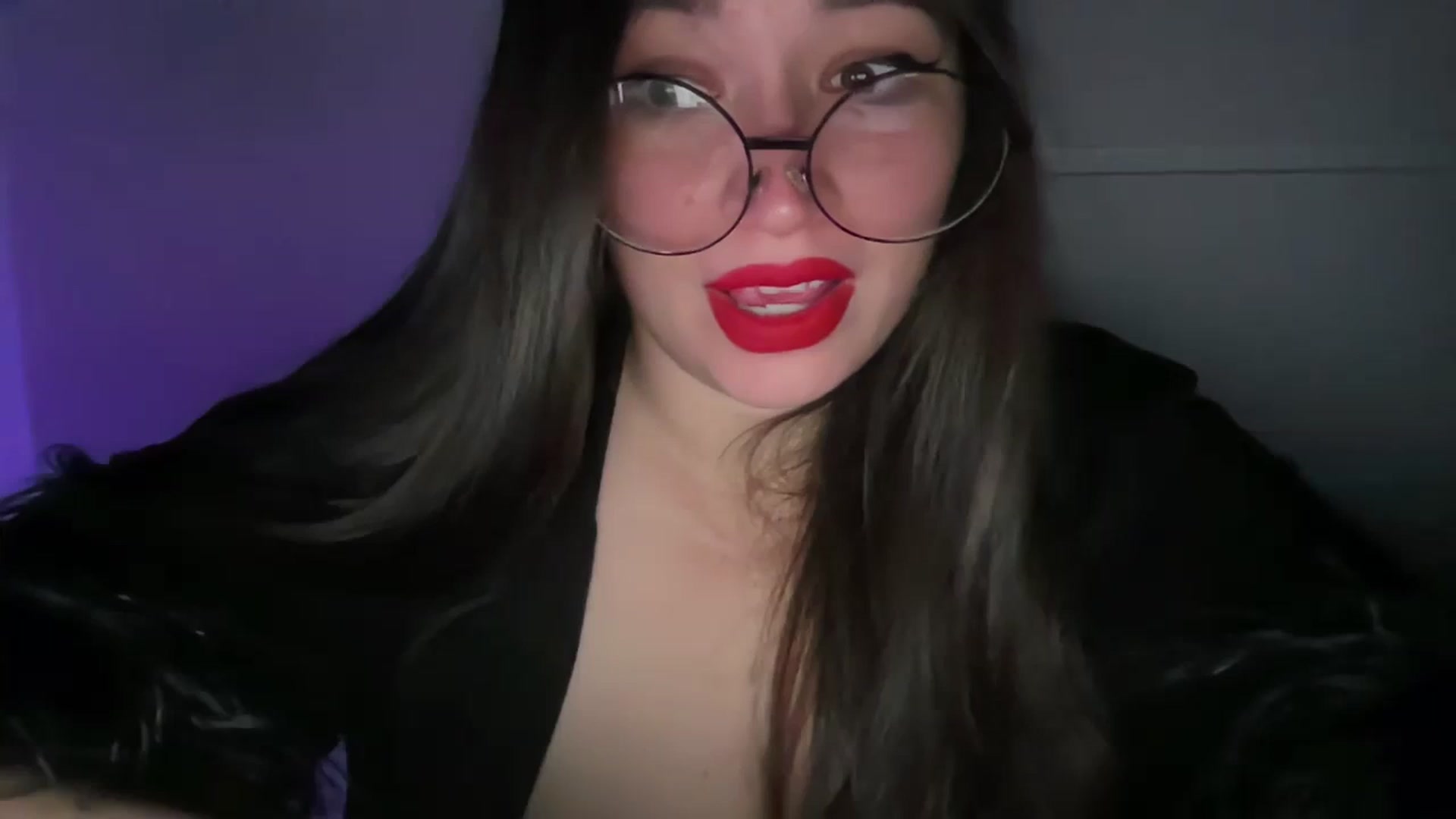 Gallery image thumbnail from Hasymura's myfreecams stream on, 11/01/2023, 18:39 image 4 of 20