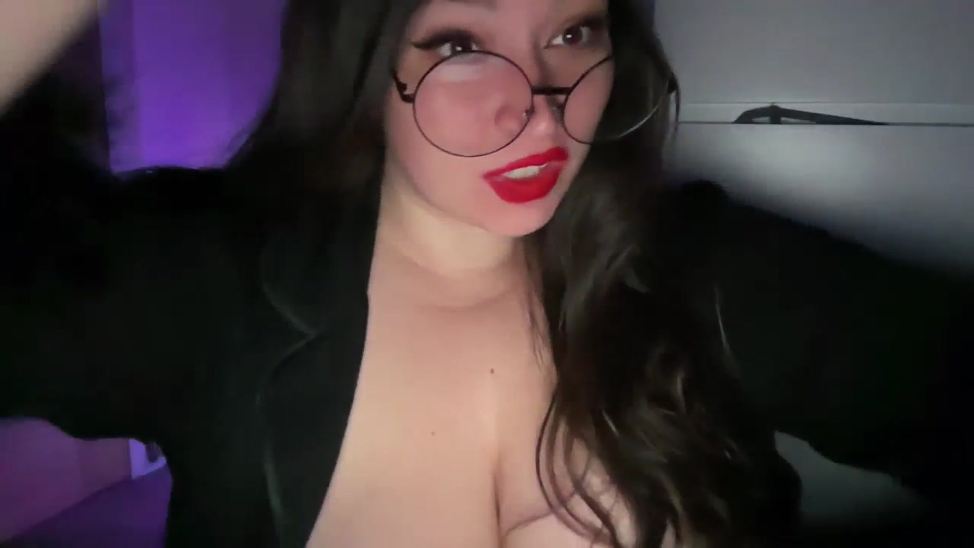 Gallery image thumbnail from Hasymura's myfreecams stream on, 11/02/2023, 19:20 image 15 of 20