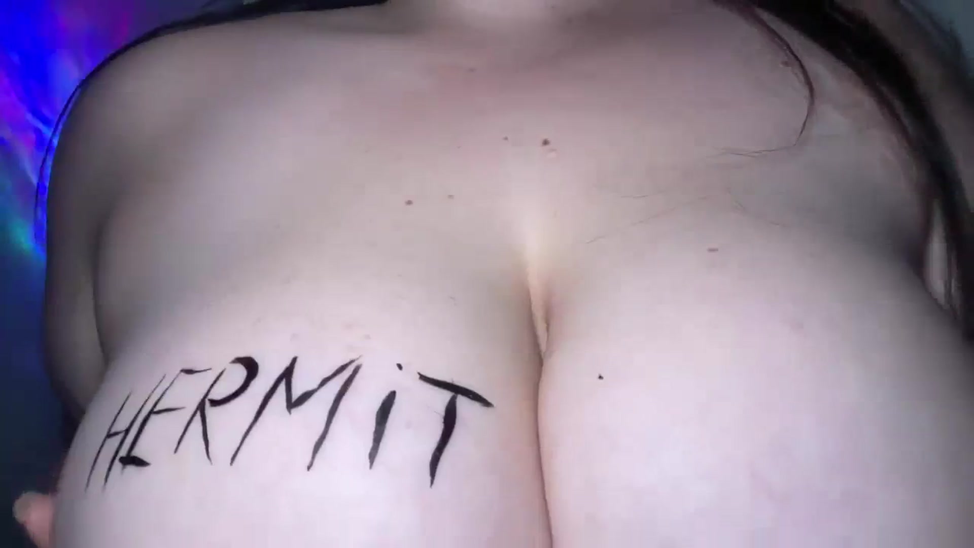 Gallery image thumbnail from Hasymura's myfreecams stream on, 12/02/2023, 22:29 image 14 of 20