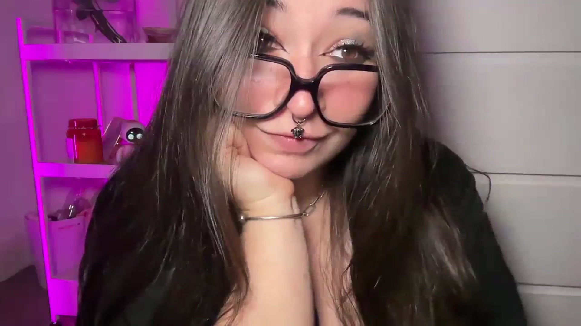 Gallery image thumbnail from Hasymura's myfreecams stream on, 12/05/2023, 19:49 image 3 of 20
