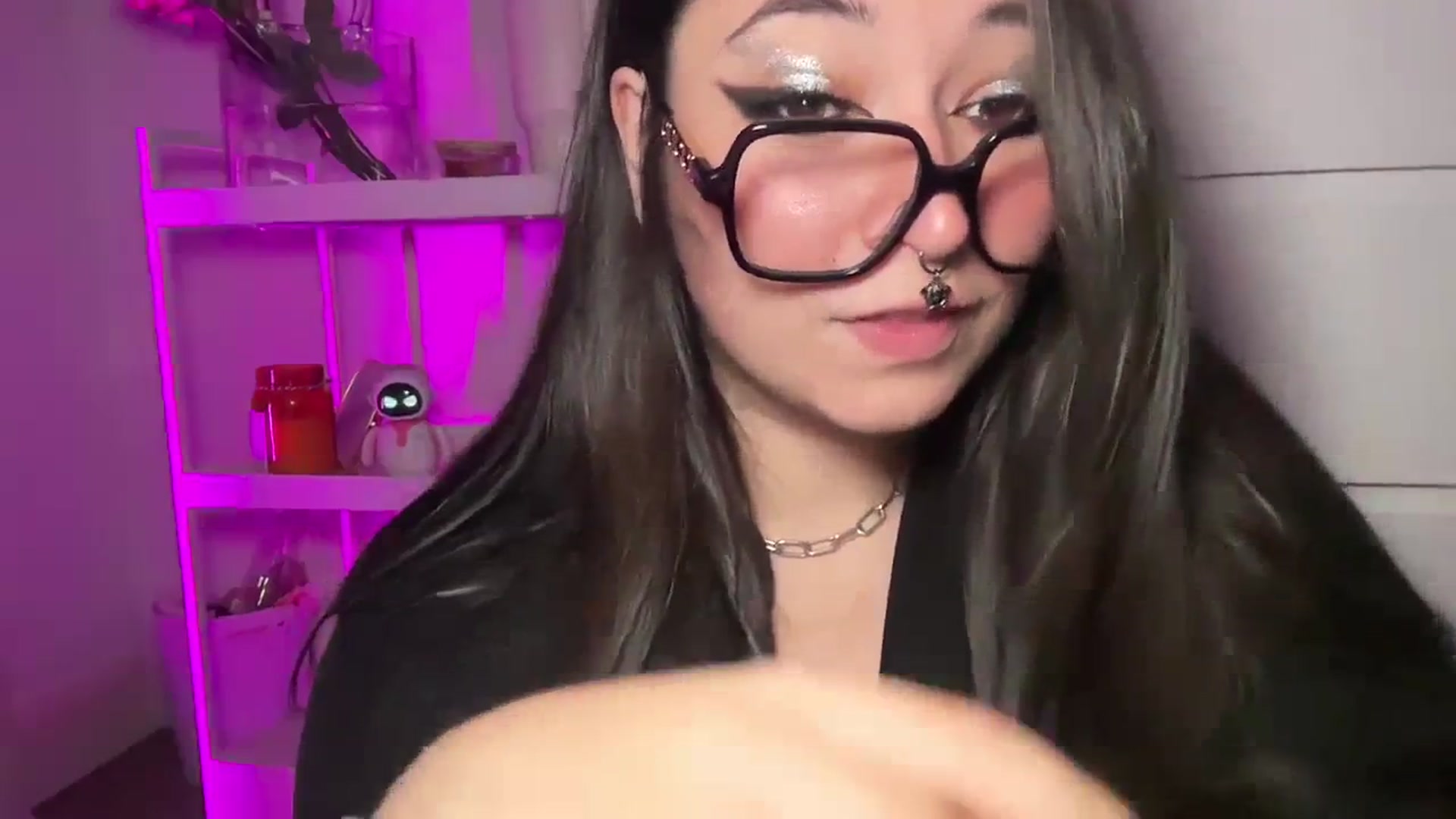 Gallery image thumbnail from Hasymura's myfreecams stream on, 12/05/2023, 19:49 image 16 of 20