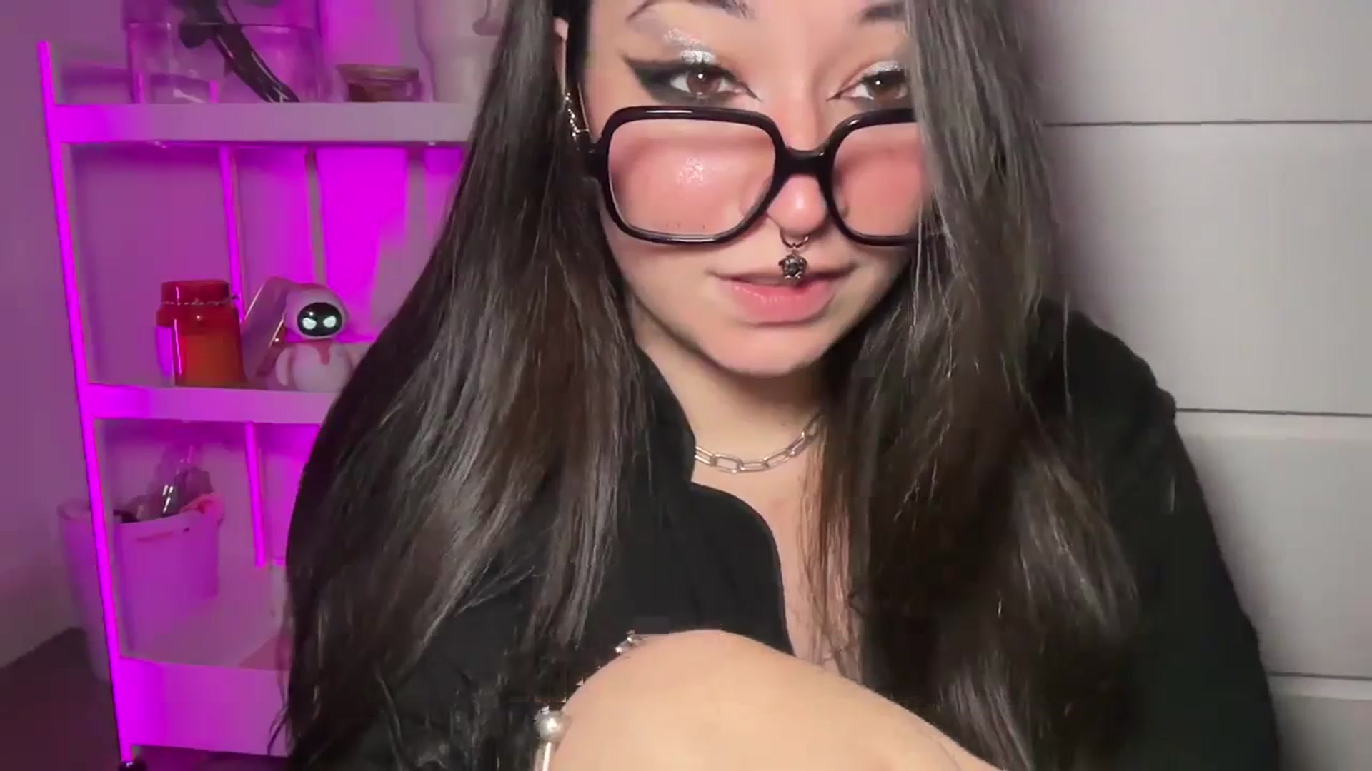 Gallery image thumbnail from Hasymura's myfreecams stream on, 12/05/2023, 19:49 image 4 of 20
