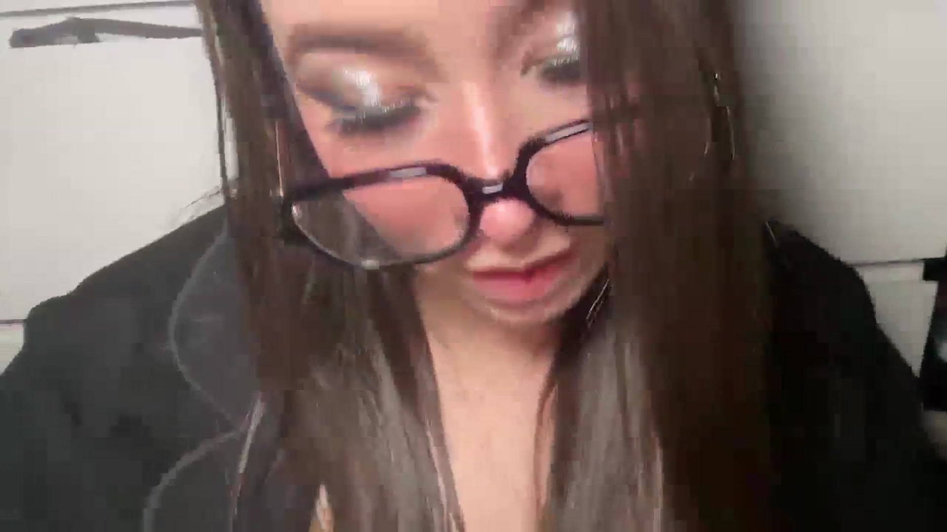 Gallery image thumbnail from Hasymura's myfreecams stream on, 12/09/2023, 24:35 image 17 of 20