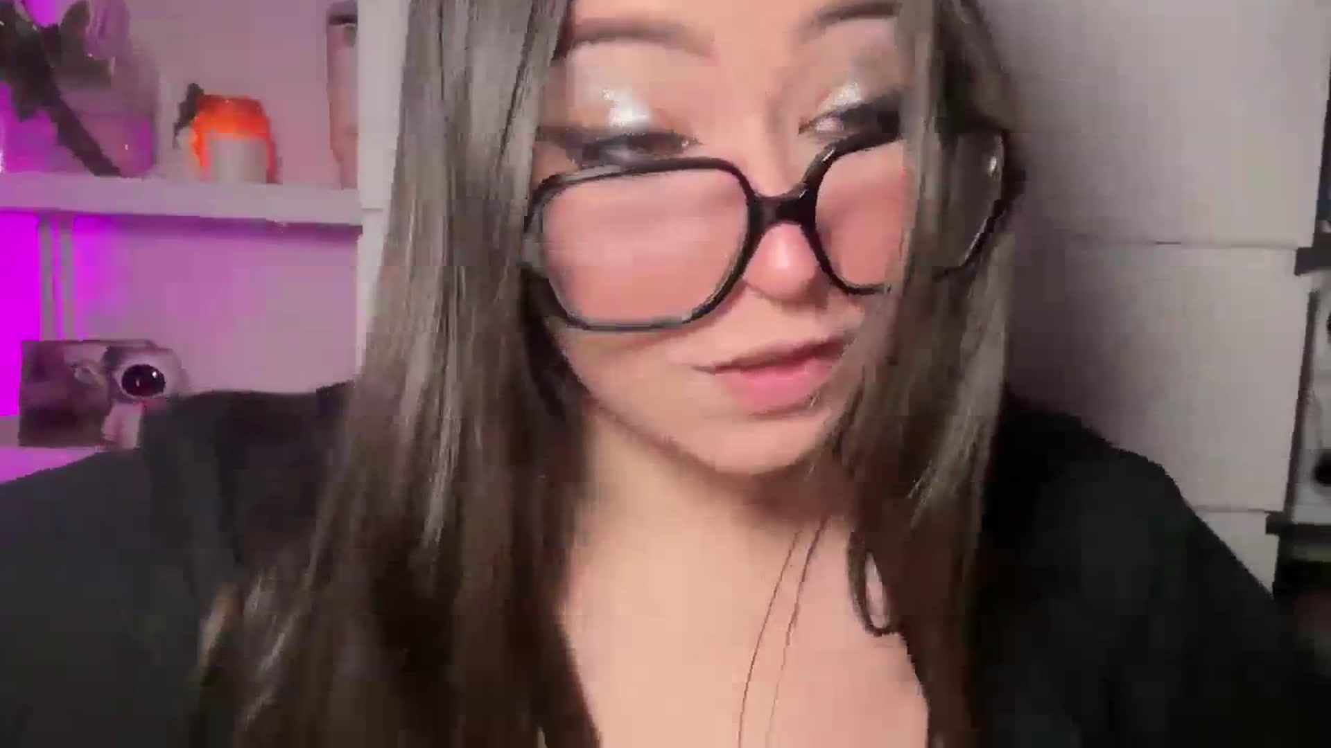 Gallery image thumbnail from Hasymura's myfreecams stream on, 12/09/2023, 24:35 image 6 of 20