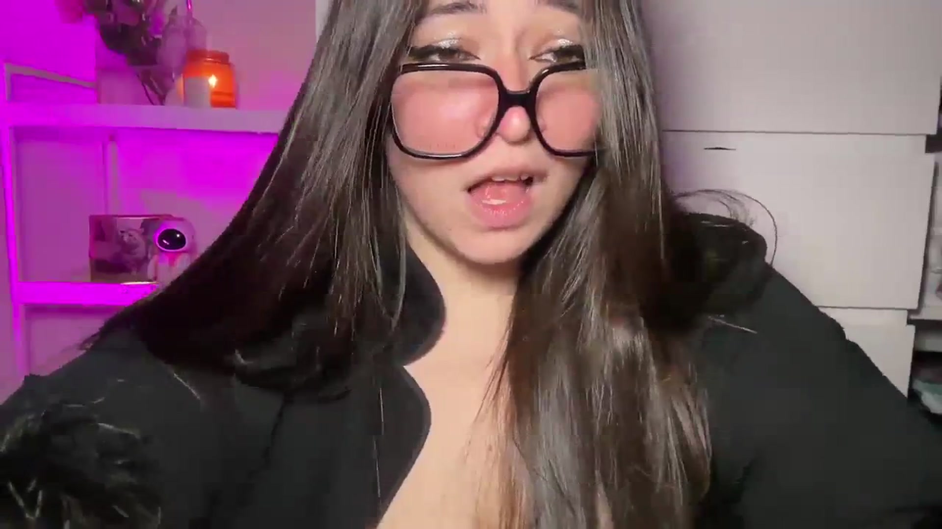 Gallery image thumbnail from Hasymura's myfreecams stream on, 12/09/2023, 23:58 image 14 of 20