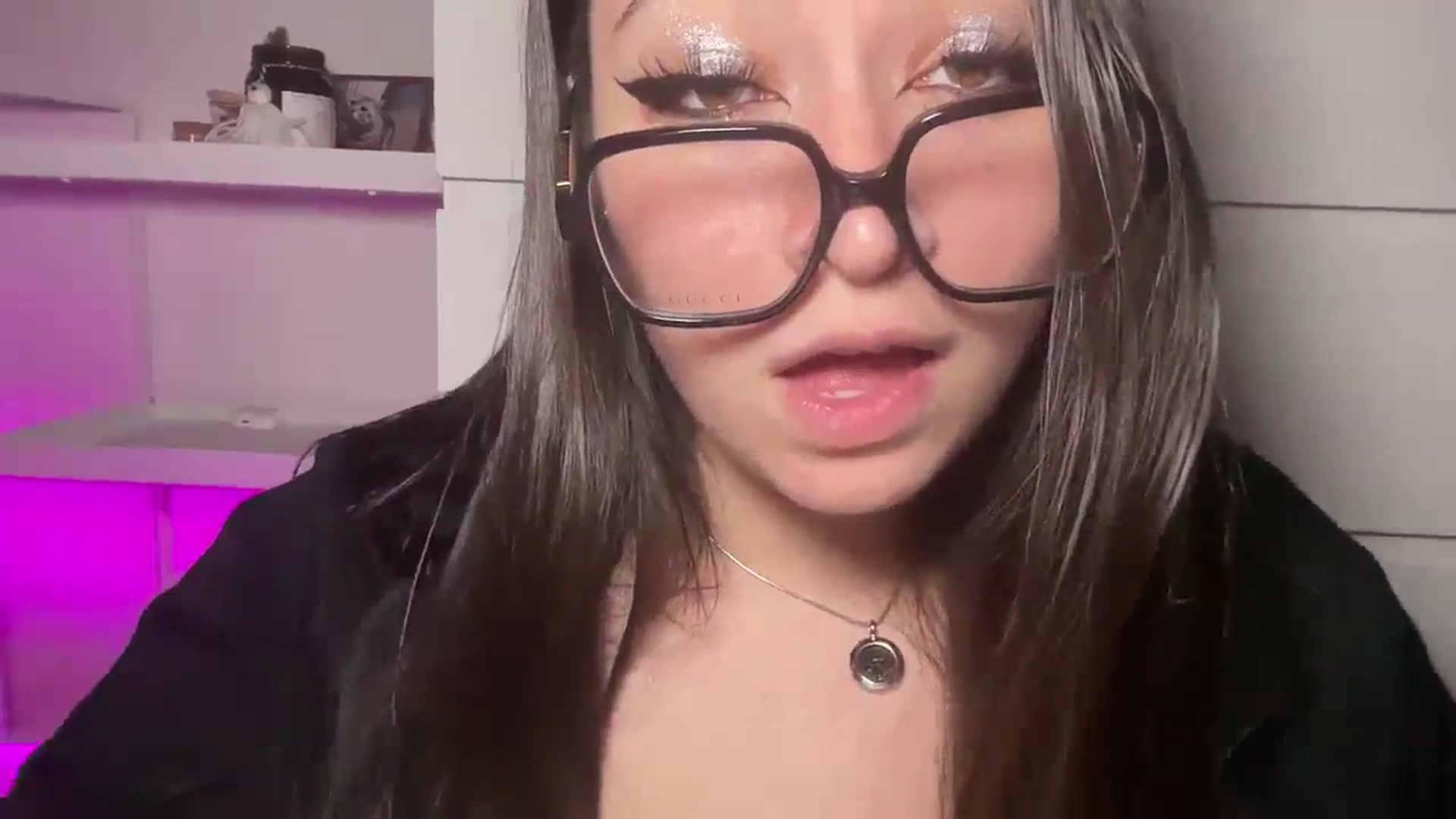 Gallery image thumbnail from Hasymura's myfreecams stream on, 12/22/2023, 23:15 image 12 of 20
