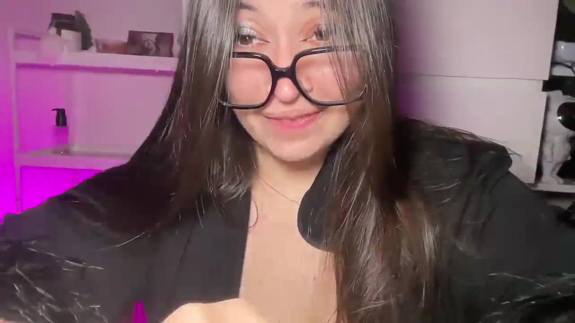 Gallery image thumbnail from Hasymura's myfreecams stream on, 12/26/2023, 22:48 image 7 of 20