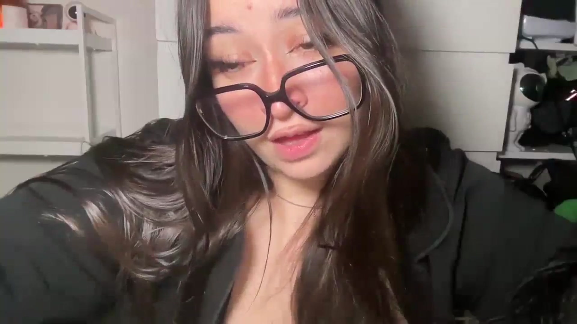 Gallery image thumbnail from Hasymura's myfreecams stream on, 12/28/2023, 01:45 image 18 of 20
