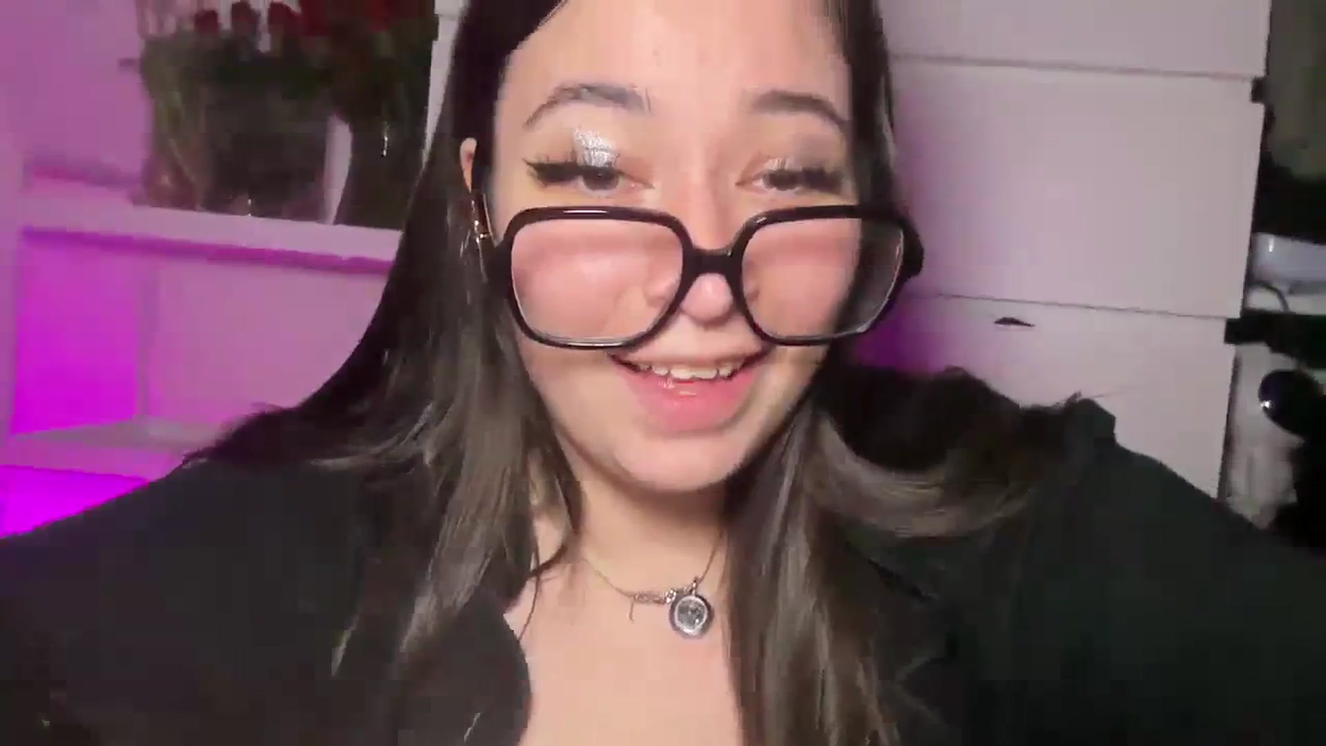 Gallery image thumbnail from Hasymura's myfreecams stream on, 01/01/2024, 18:40 image 16 of 20