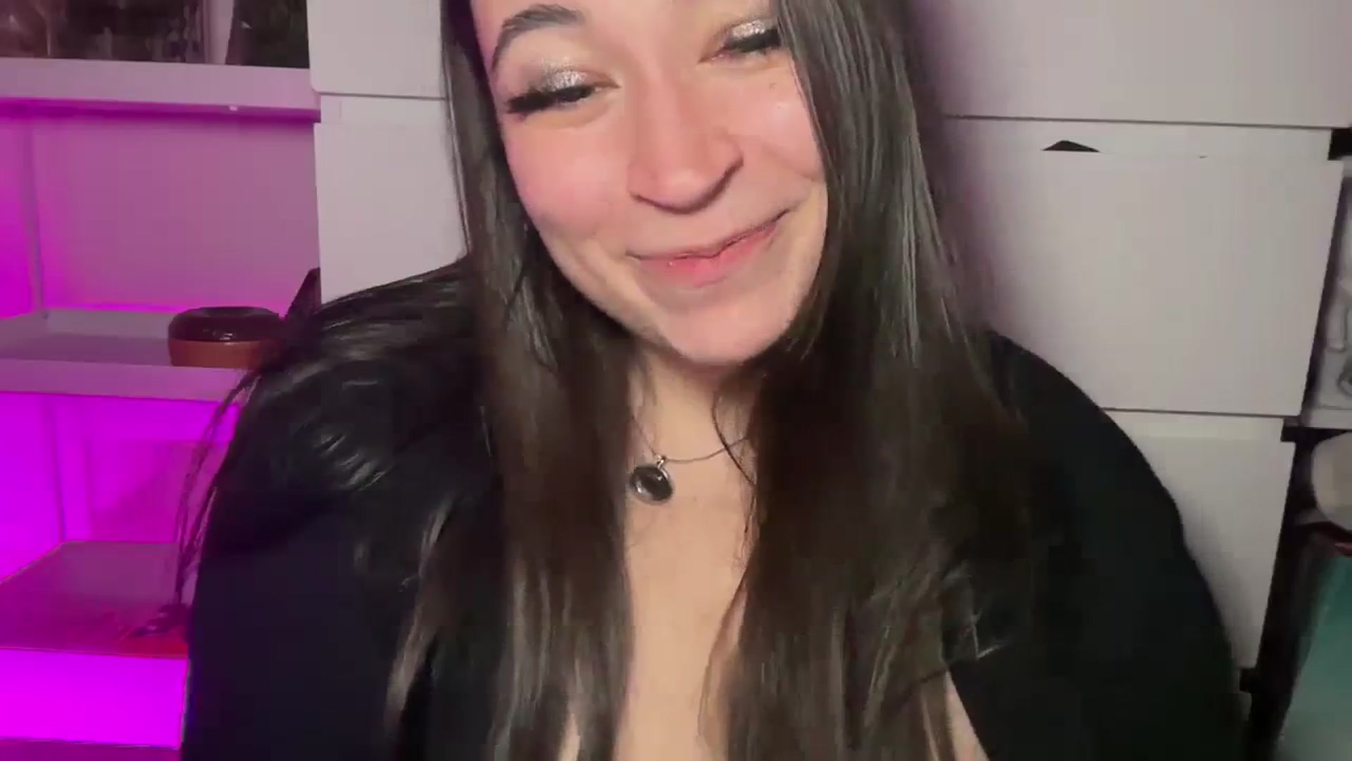 Gallery image thumbnail from Hasymura's myfreecams stream on, 01/01/2024, 23:10 image 16 of 20