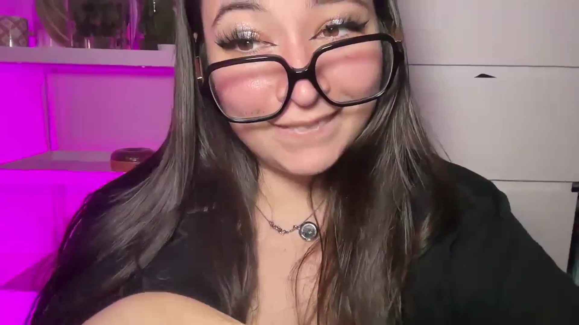 Gallery image thumbnail from Hasymura's myfreecams stream on, 01/02/2024, 21:31 image 14 of 20