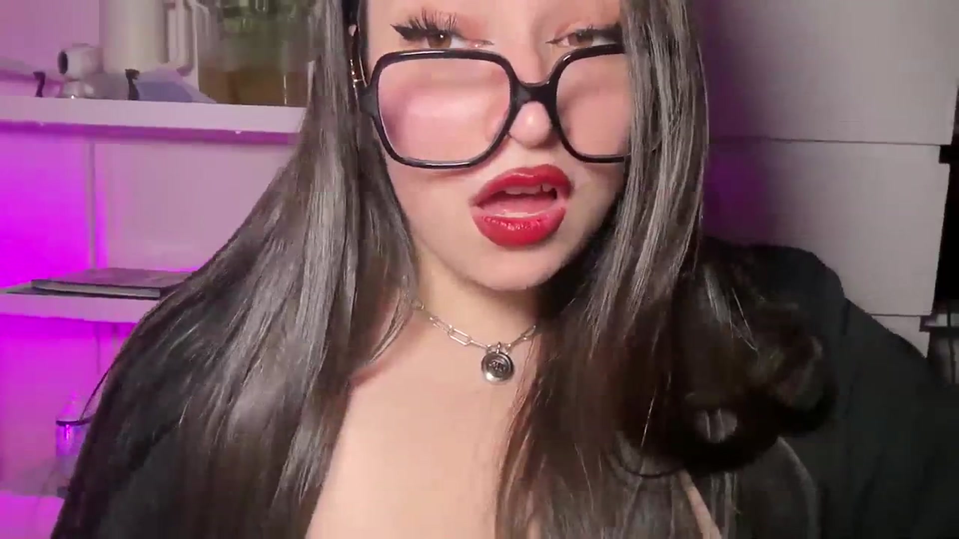 Gallery image thumbnail from Hasymura's myfreecams stream on, 01/29/2024, 24:01 image 5 of 20