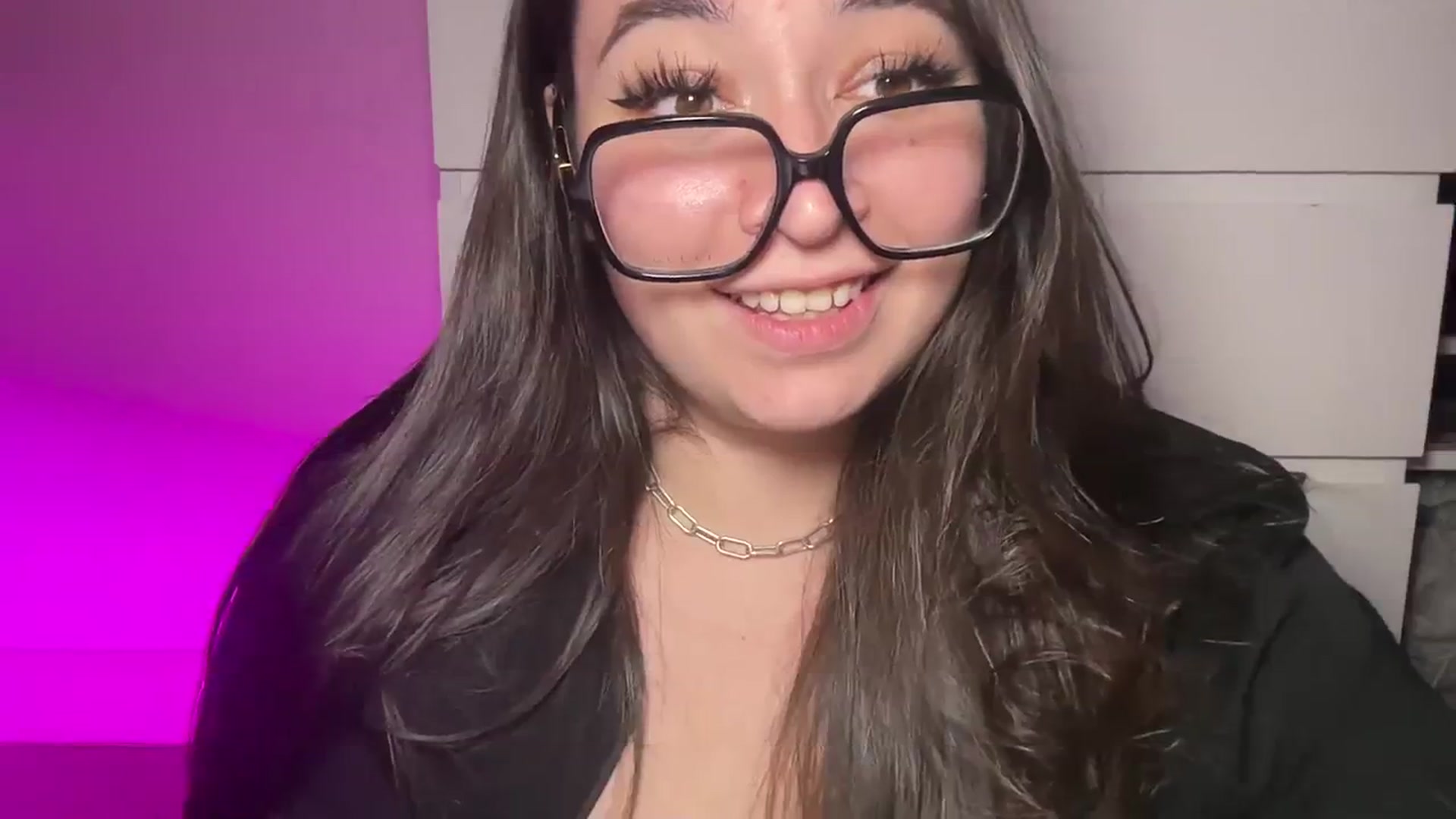 Gallery image thumbnail from Hasymura's myfreecams stream on, 02/15/2024, 24:44 image 13 of 20