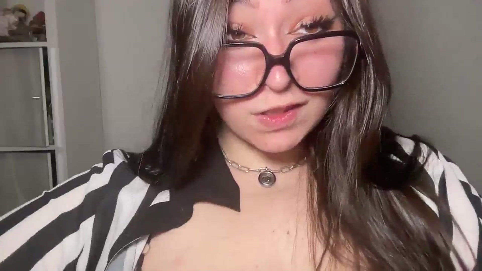 Gallery image thumbnail from Hasymura's myfreecams stream on, 02/22/2024, 21:03 image 4 of 20