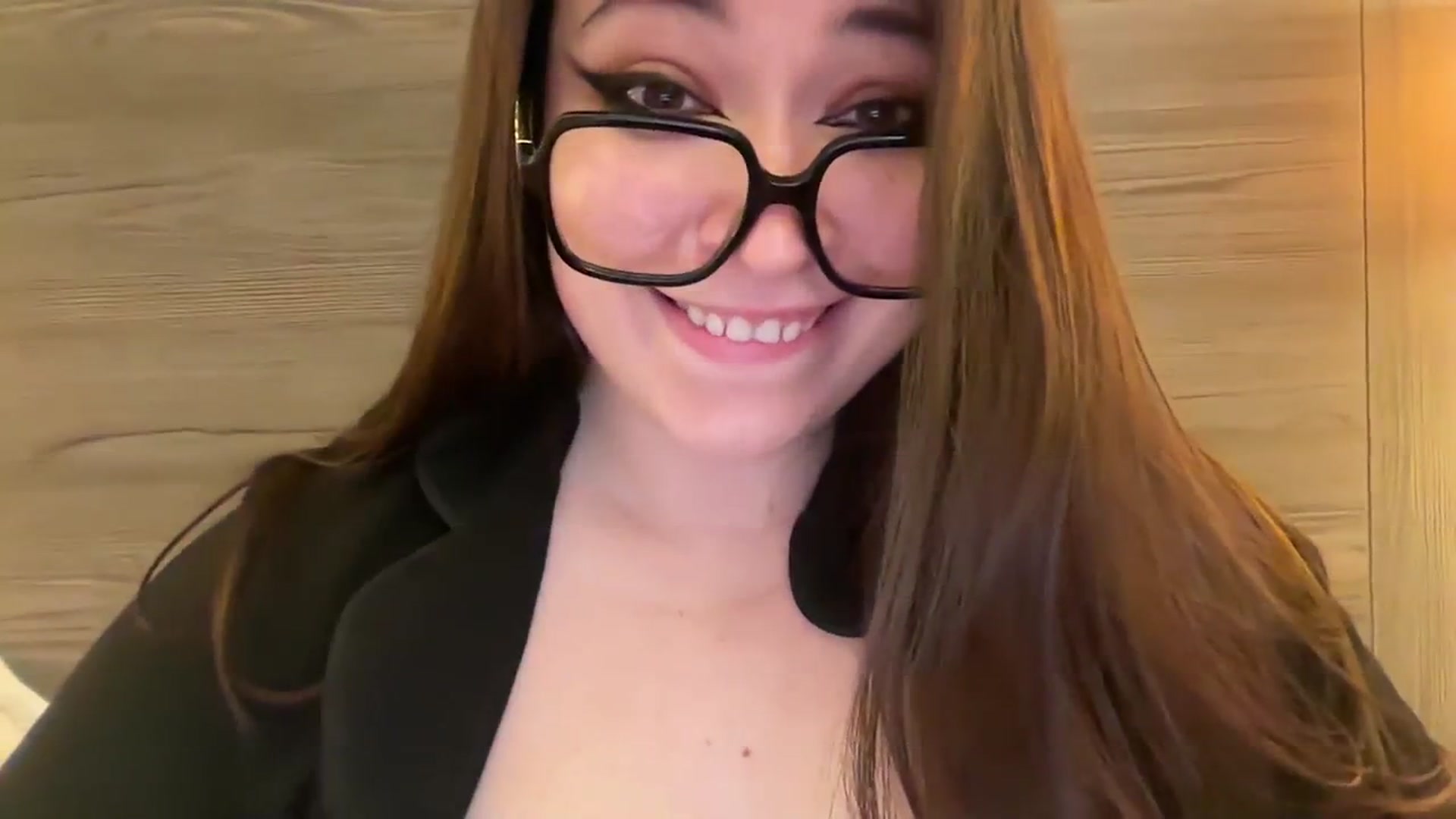 Gallery image thumbnail from Hasymura's myfreecams stream on, 02/26/2024, 01:11 image 14 of 20