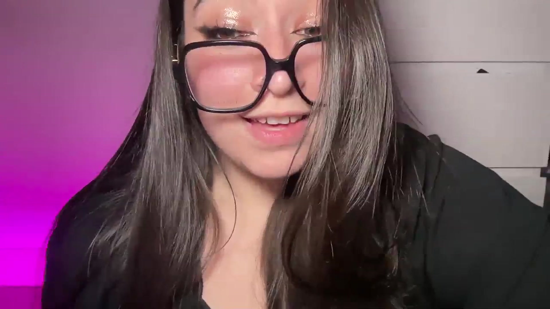 Gallery image thumbnail from Hasymura's myfreecams stream on, 03/06/2024, 24:33 image 15 of 20