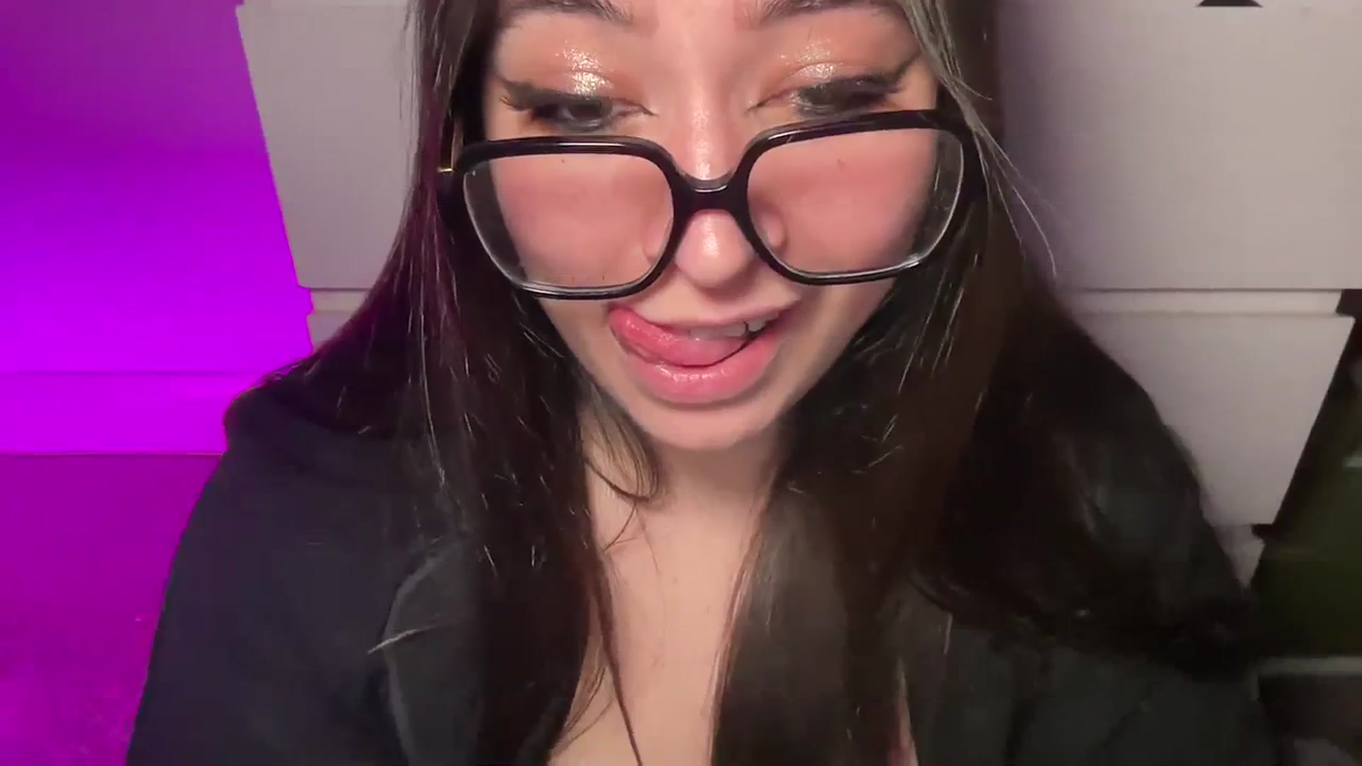 Gallery image thumbnail from Hasymura's myfreecams stream on, 03/07/2024, 01:28 image 5 of 20