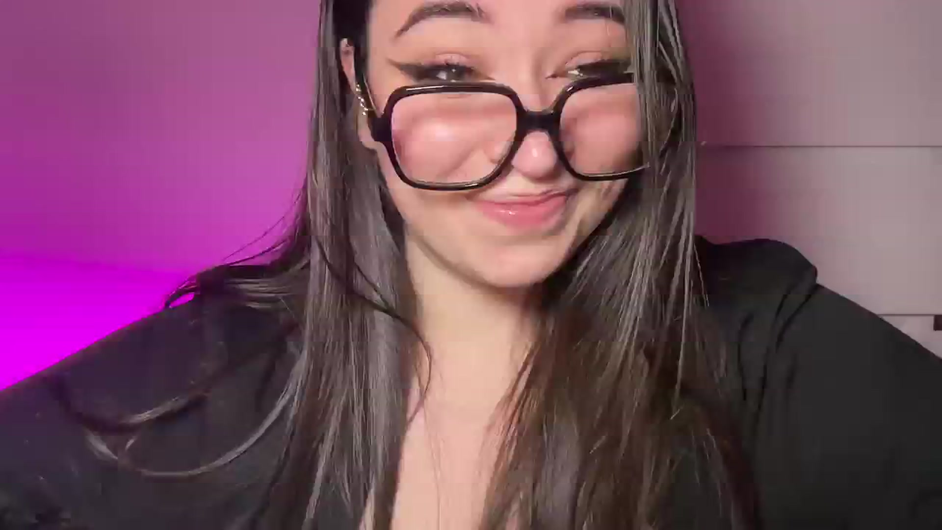 Gallery image thumbnail from Hasymura's myfreecams stream on, 03/08/2024, 23:46 image 17 of 20