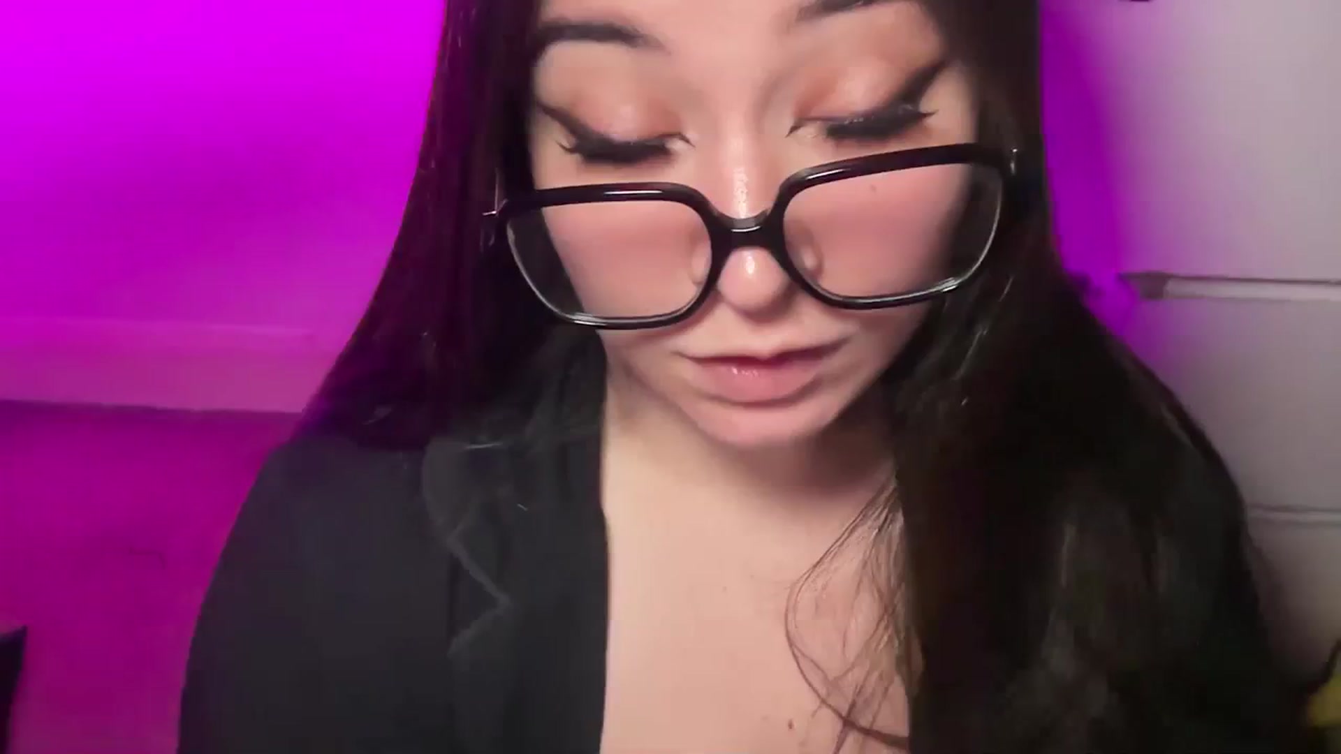 Gallery image thumbnail from Hasymura's myfreecams stream on, 03/10/2024, 22:22 image 3 of 20